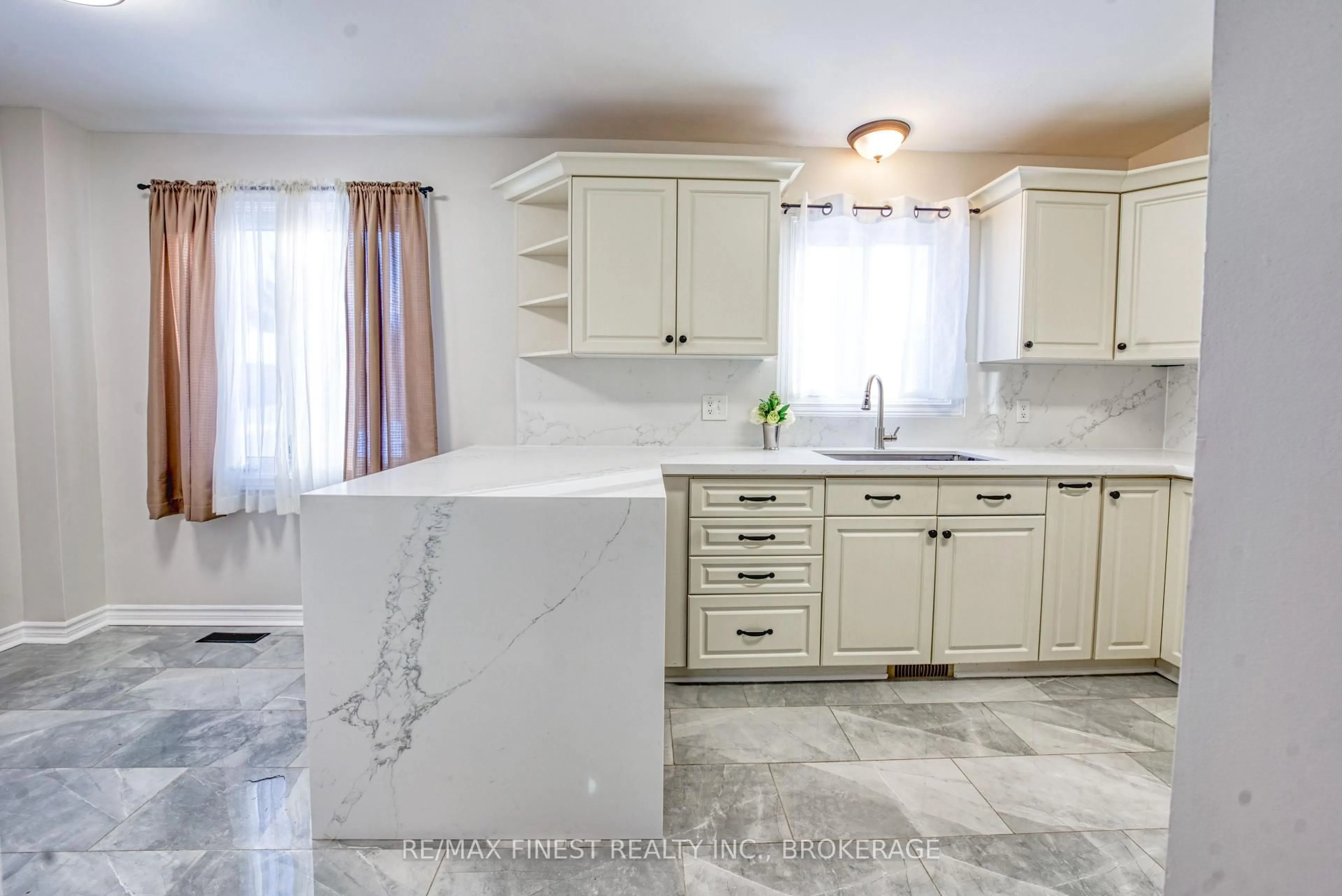 Open concept kitchen, ceramic/tile floor for 691 Muirfield Cres, Kingston Ontario K7M 8E7