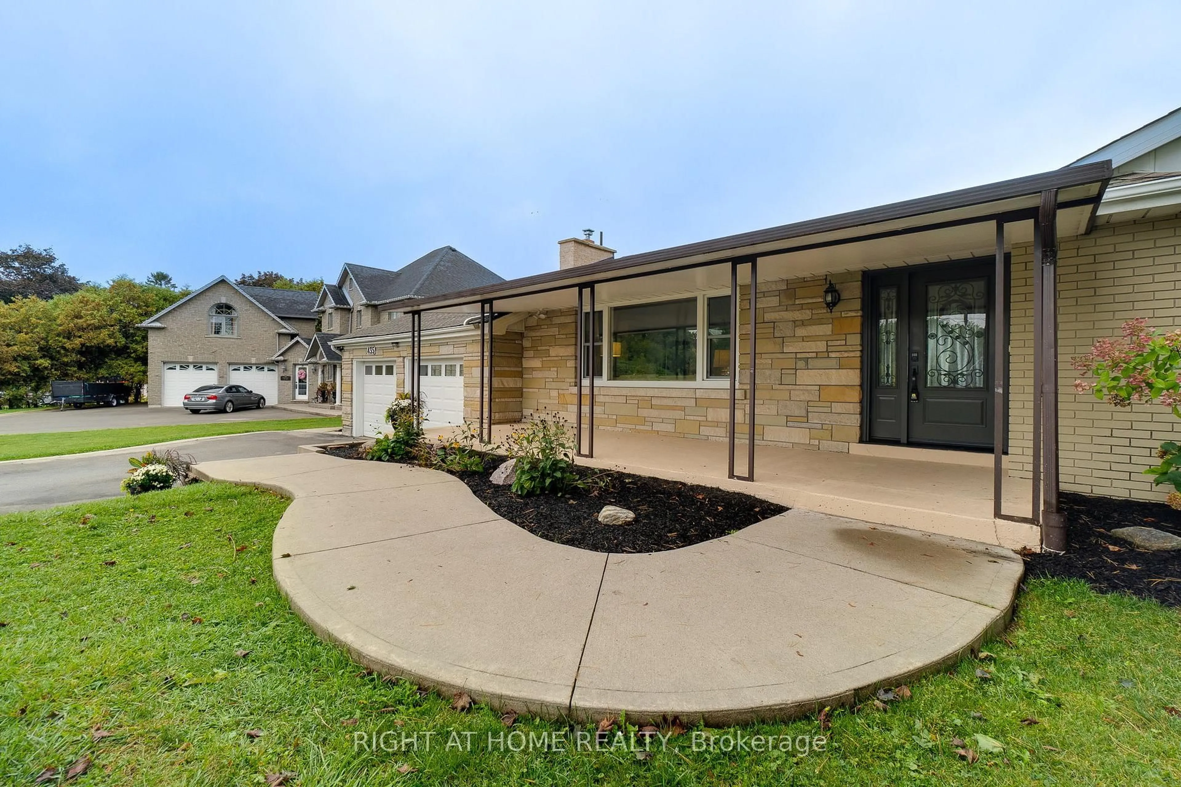 Unknown for 435 Parkside Dr, Hamilton Ontario L8B 0Y6