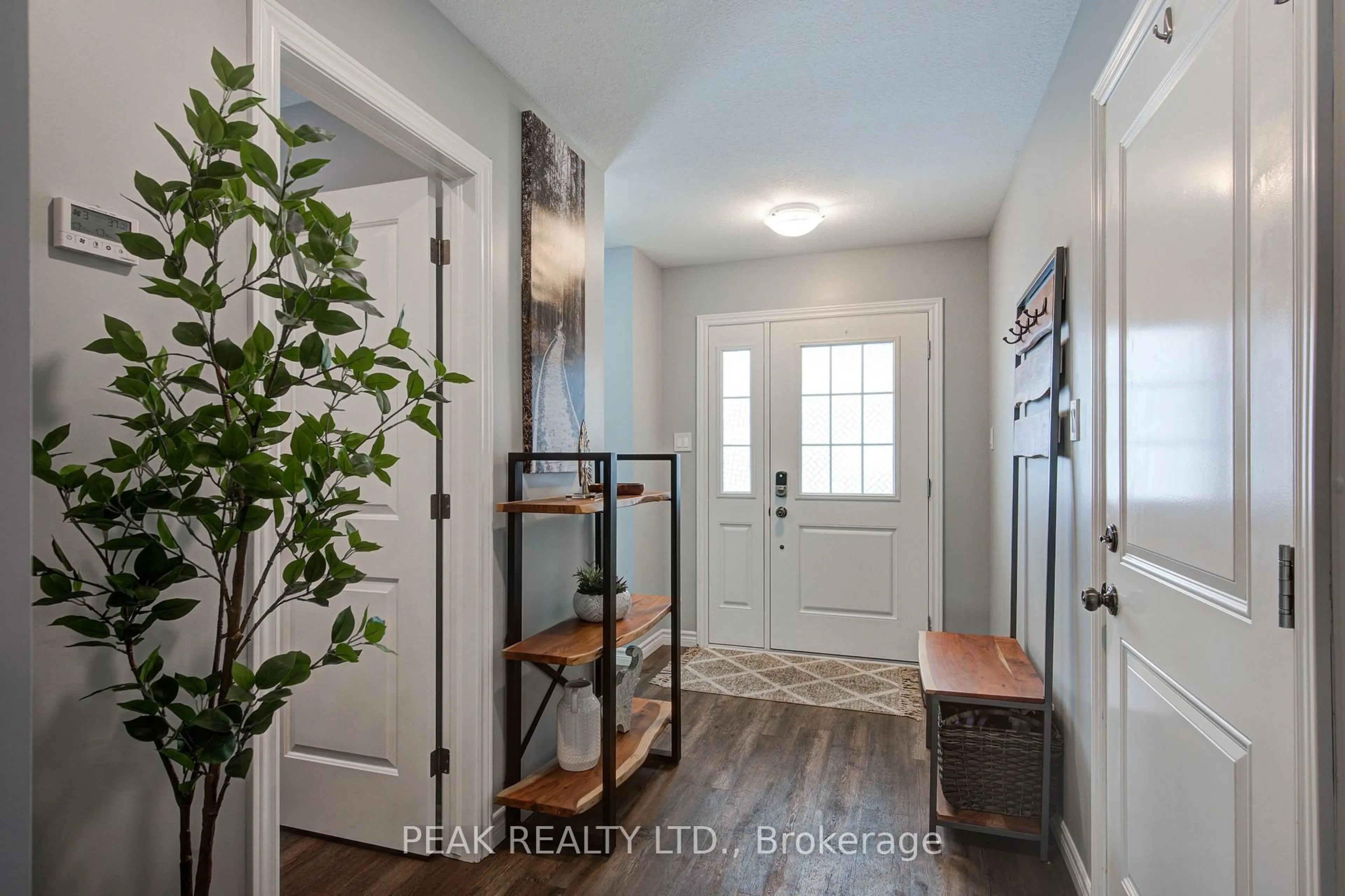 Indoor entryway for 28 Minler St #3, Ingersoll Ontario N5C 0C9