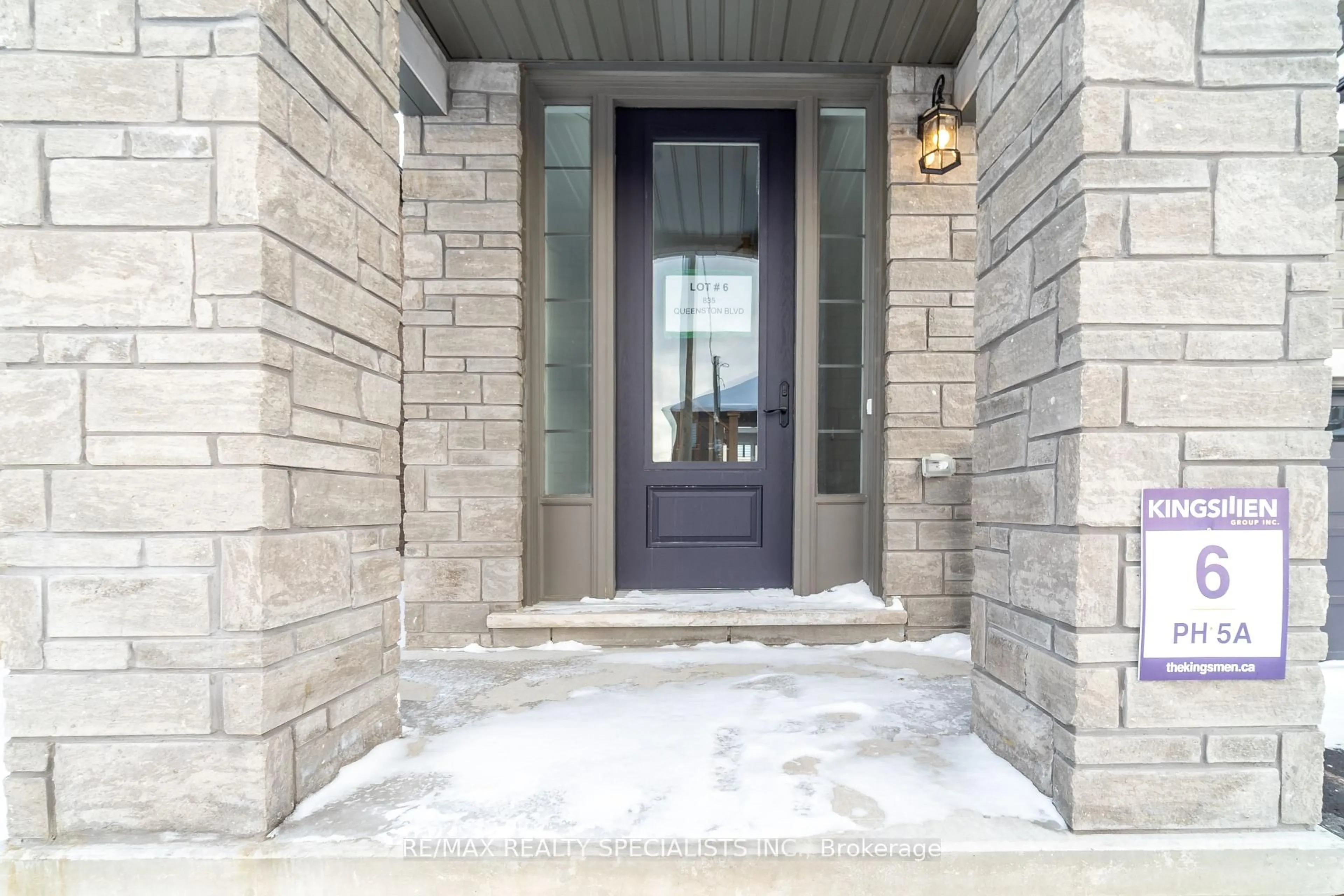 Indoor entryway for 835 Queenston Blvd, Woodstock Ontario N4T 0N7