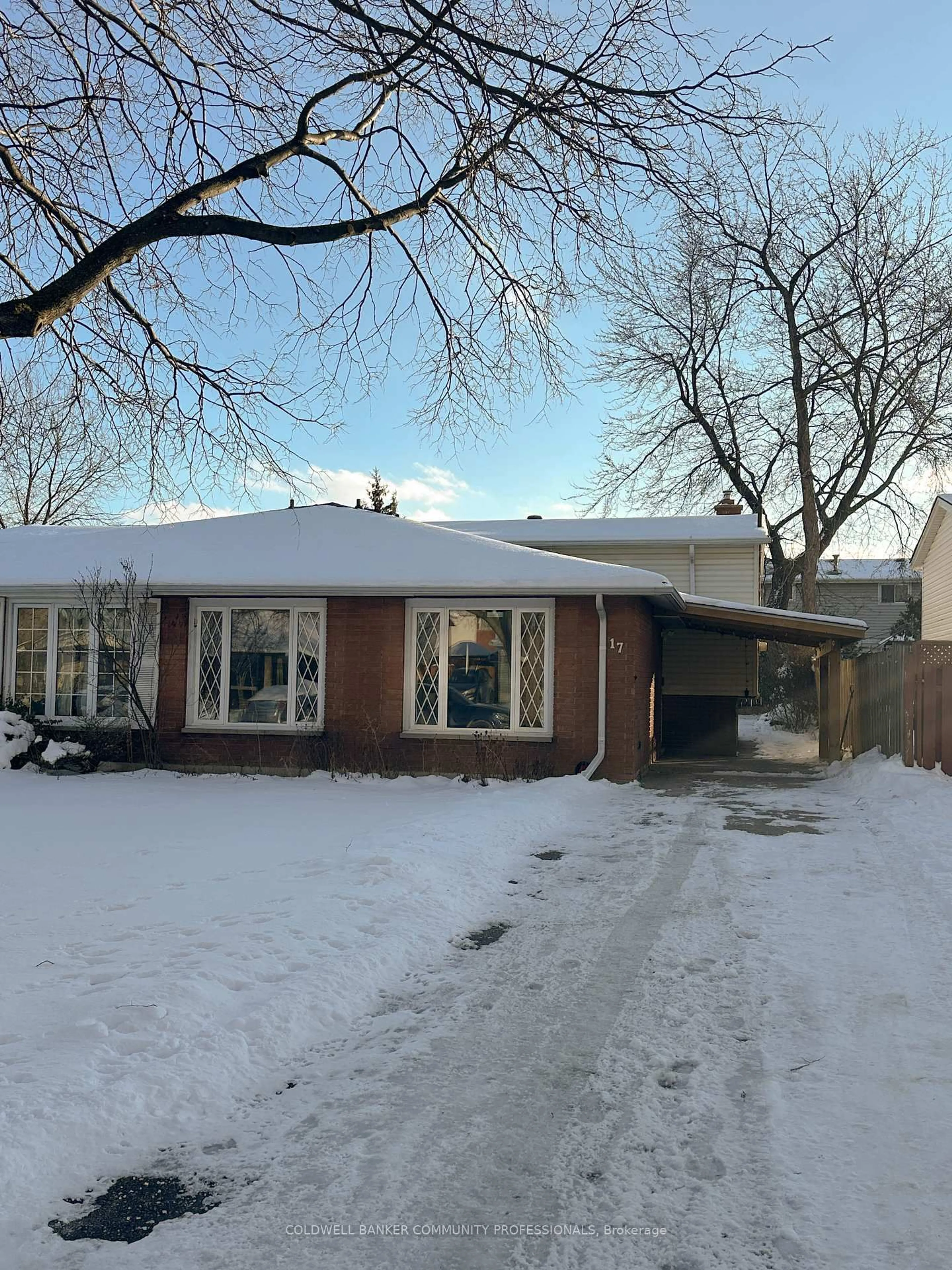 Home with brick exterior material, street for 17 Rosanne Cres, Hamilton Ontario L8T 2T8