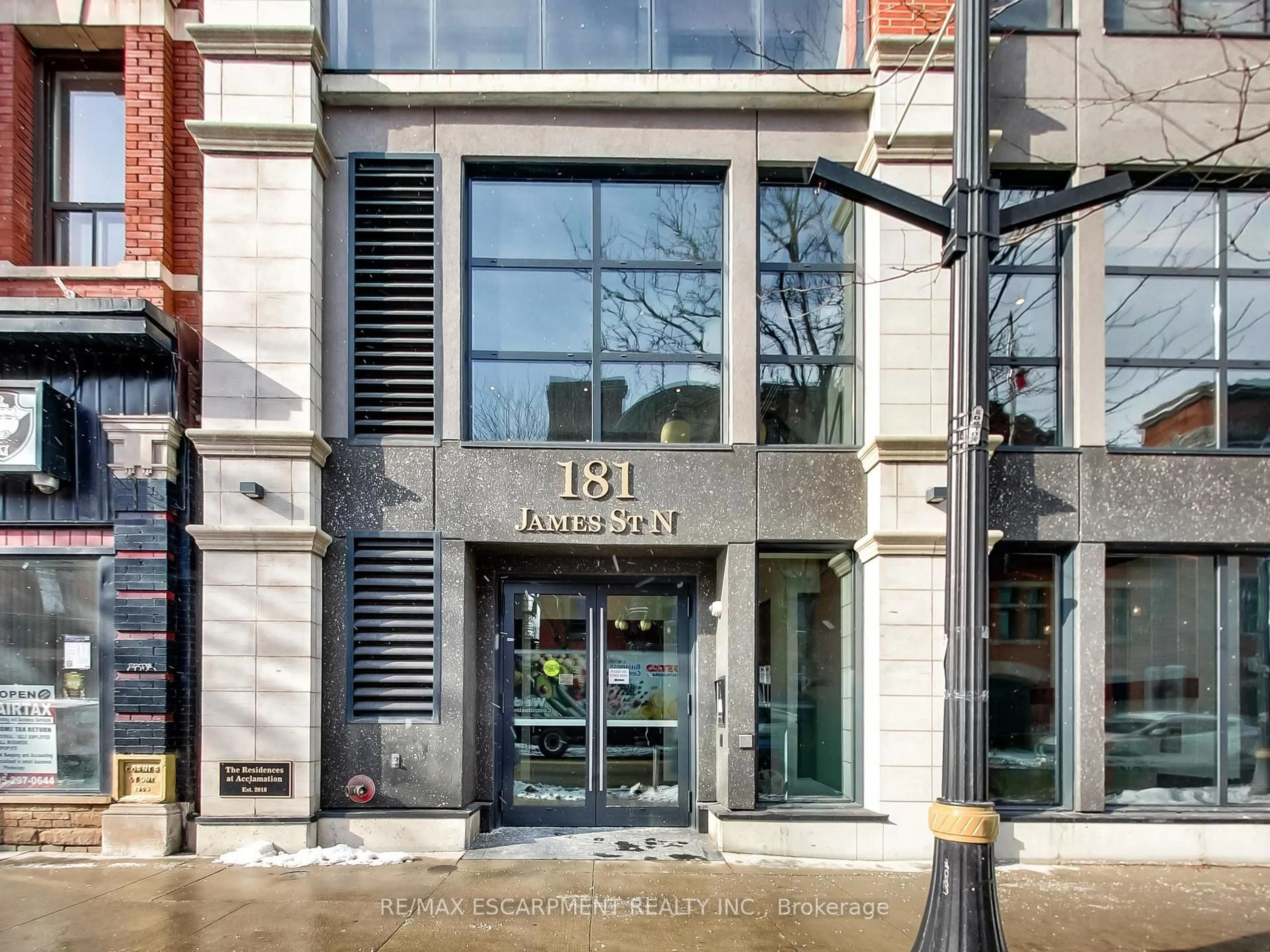 Indoor foyer for 181 James St #306, Hamilton Ontario L8R 2K9