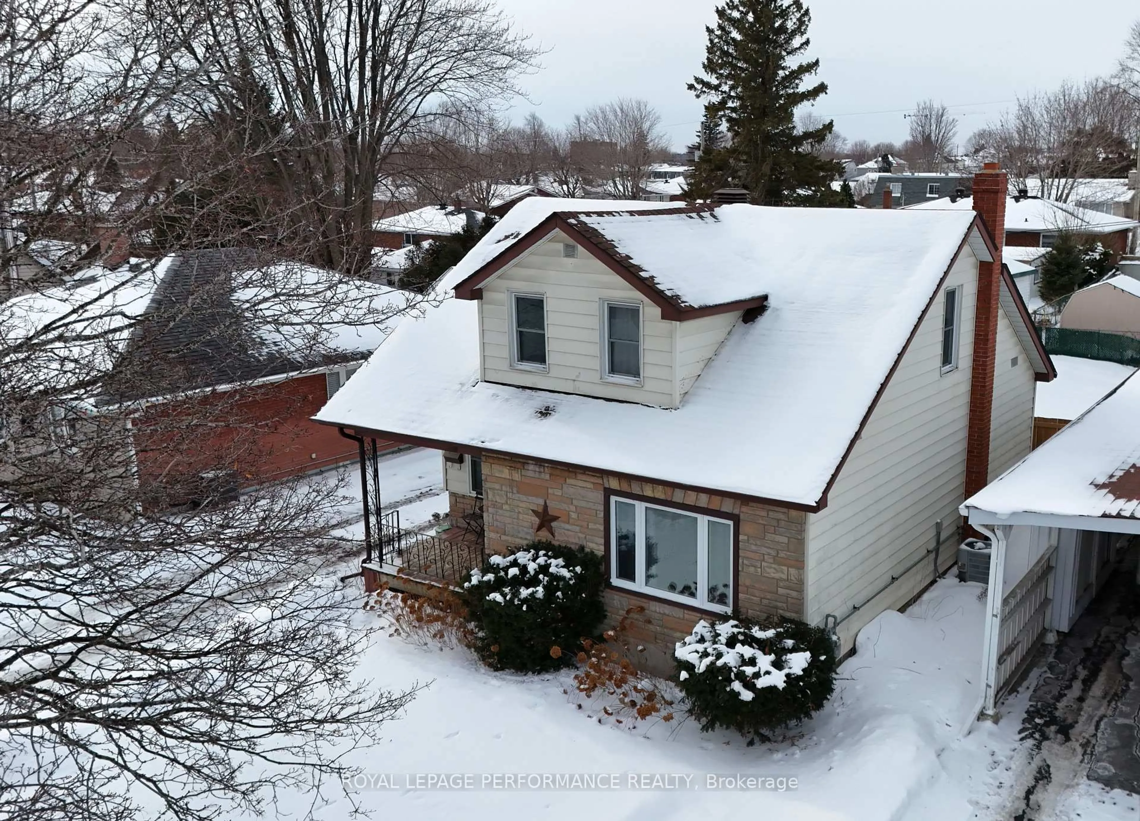A pic from outside/outdoor area/front of a property/back of a property/a pic from drone, street for 209 Anthony St, Cornwall Ontario K6H 5K2
