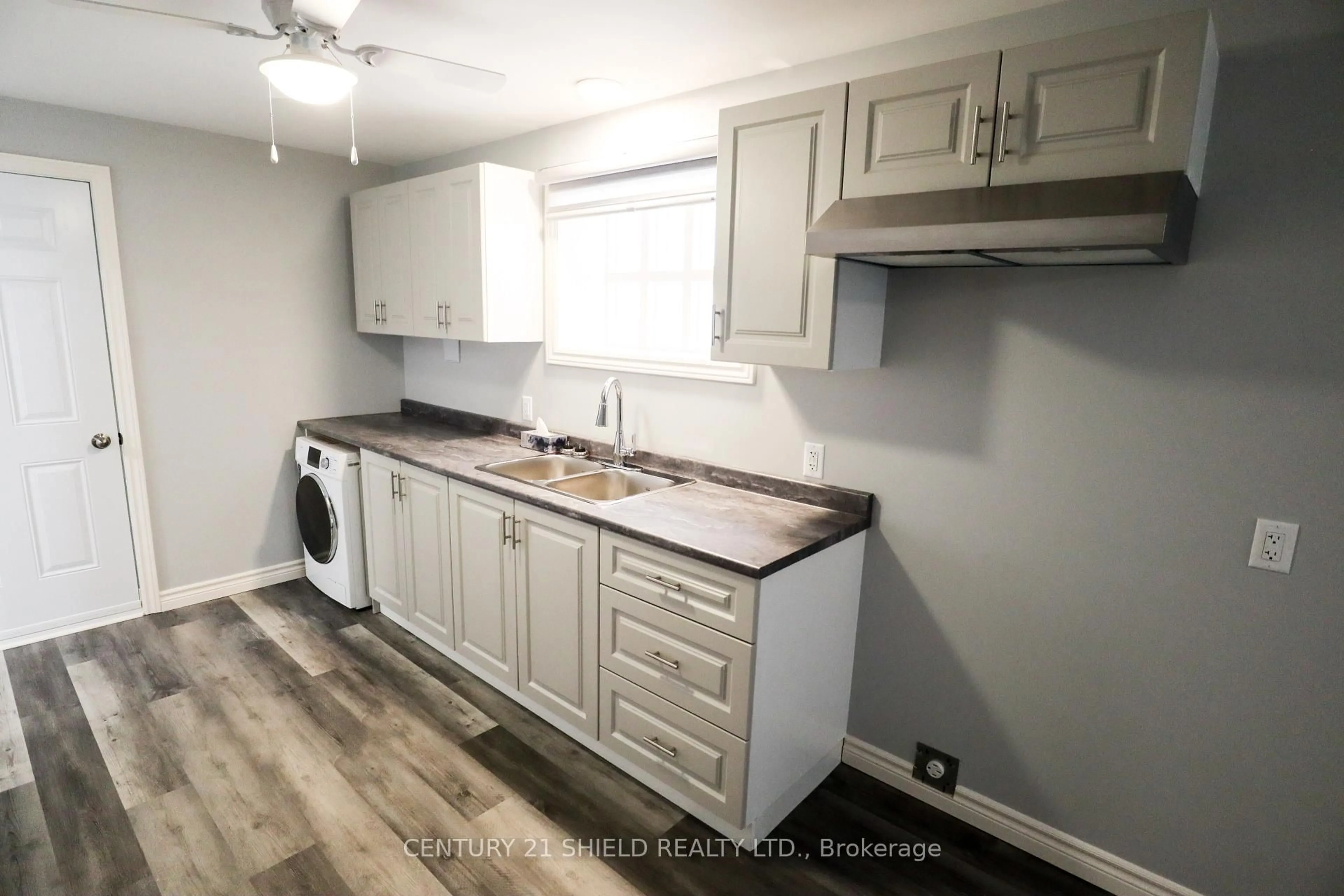 Standard kitchen, wood/laminate floor for 228-228A Carleton St, Cornwall Ontario K6H 4X4