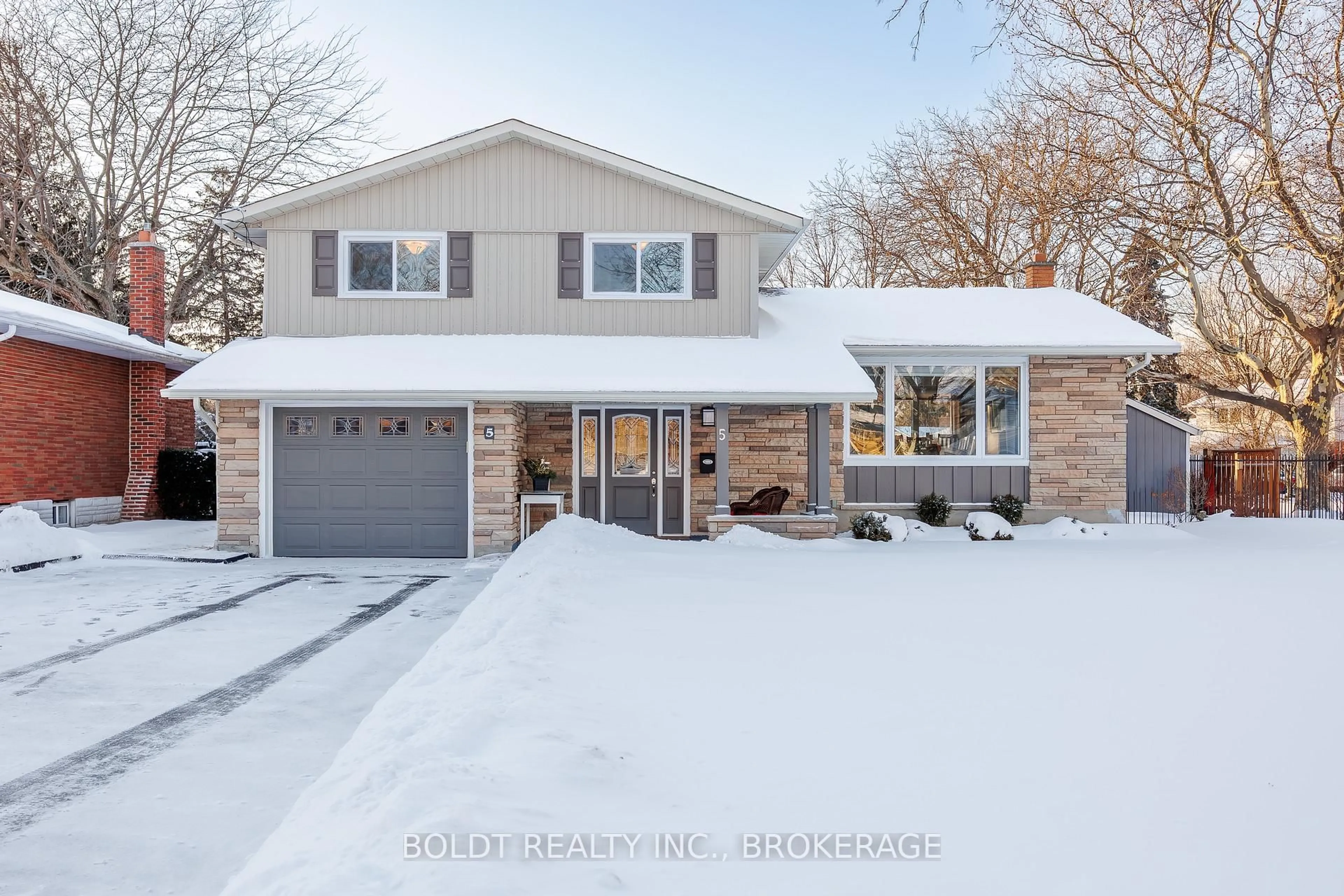 Home with brick exterior material, street for 5 Upper Canada Dr, St. Catharines Ontario L2N 3H3