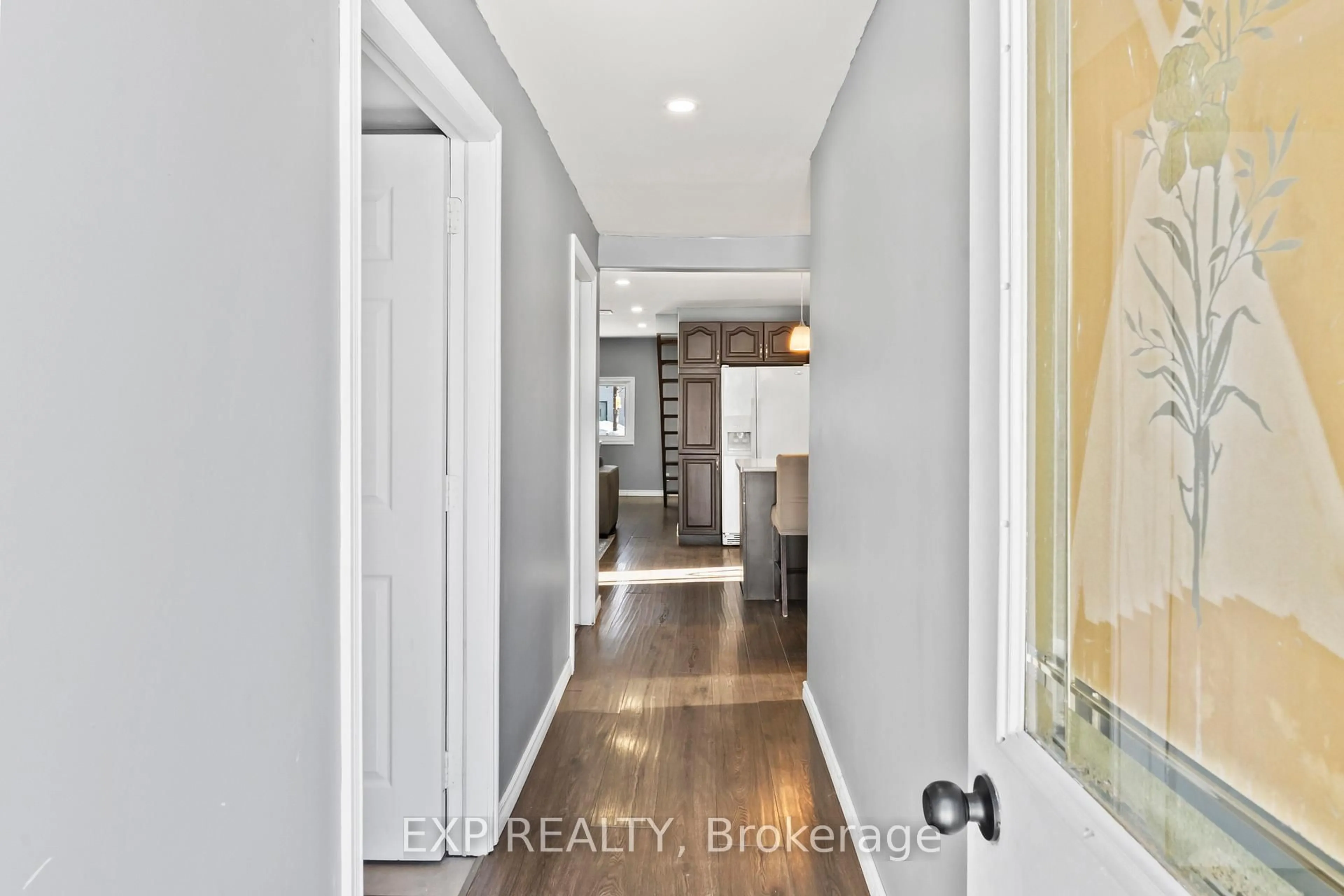 Indoor entryway for 254 Sidney St, Quinte West Ontario K8V 2T6