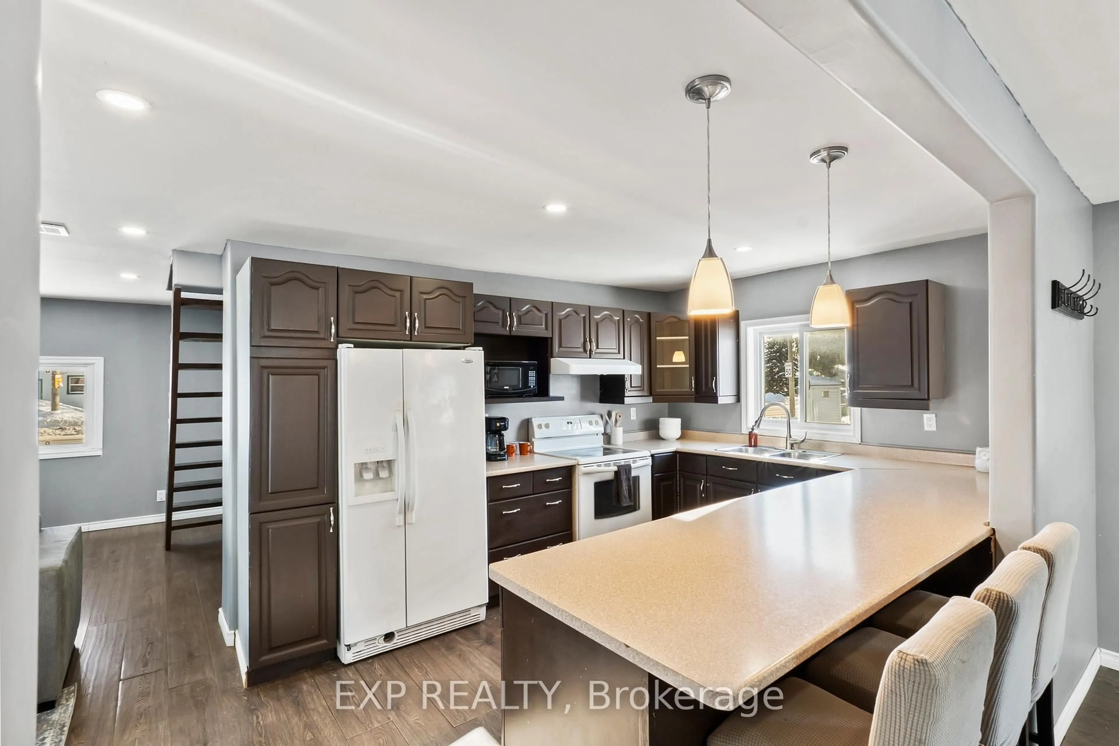 Open concept kitchen, unknown for 254 Sidney St, Quinte West Ontario K8V 2T6