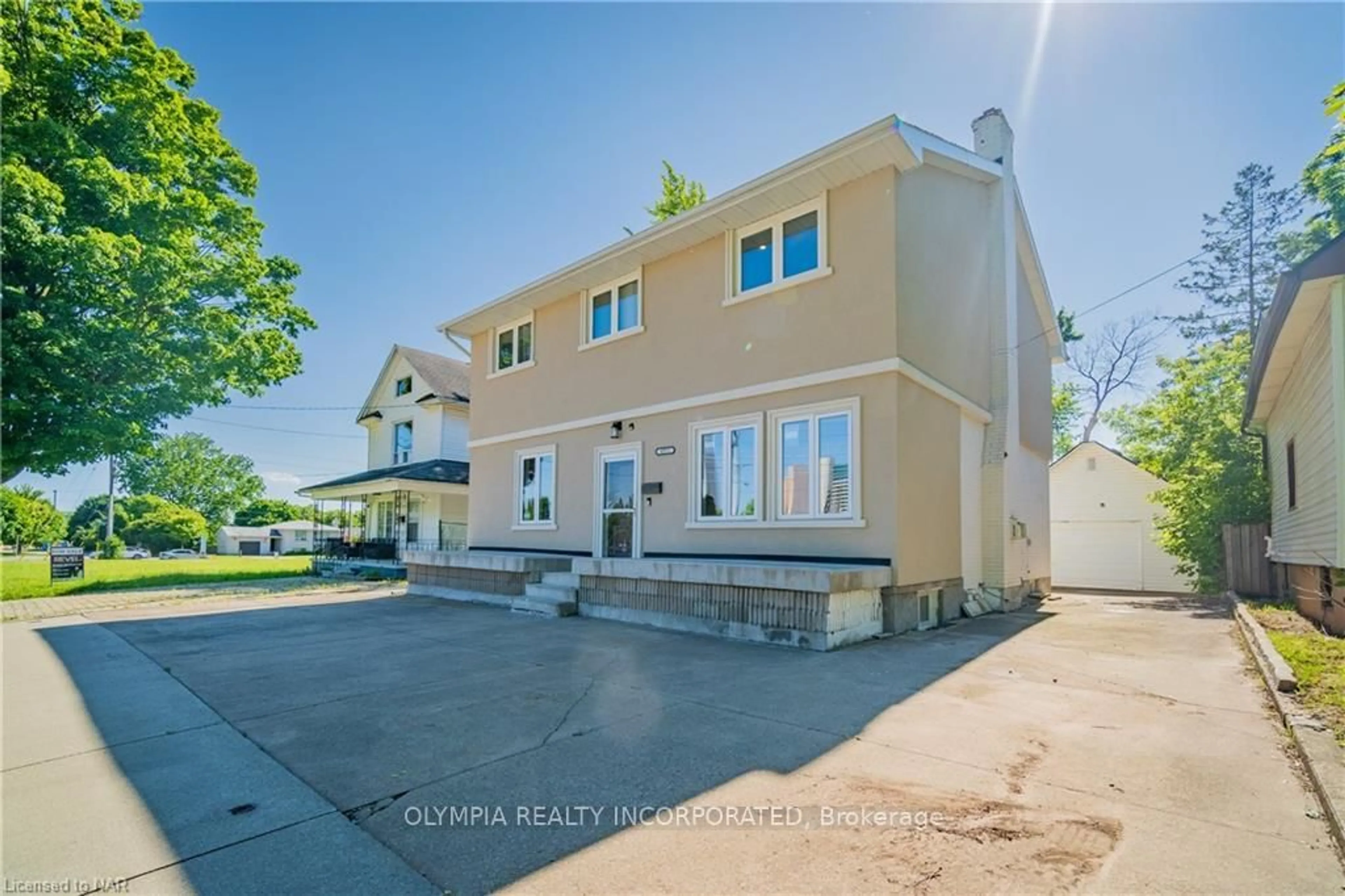 Home with vinyl exterior material, water/lake/river/ocean view for 6571 Cleveland Ave, Niagara Falls Ontario L2G 4A2