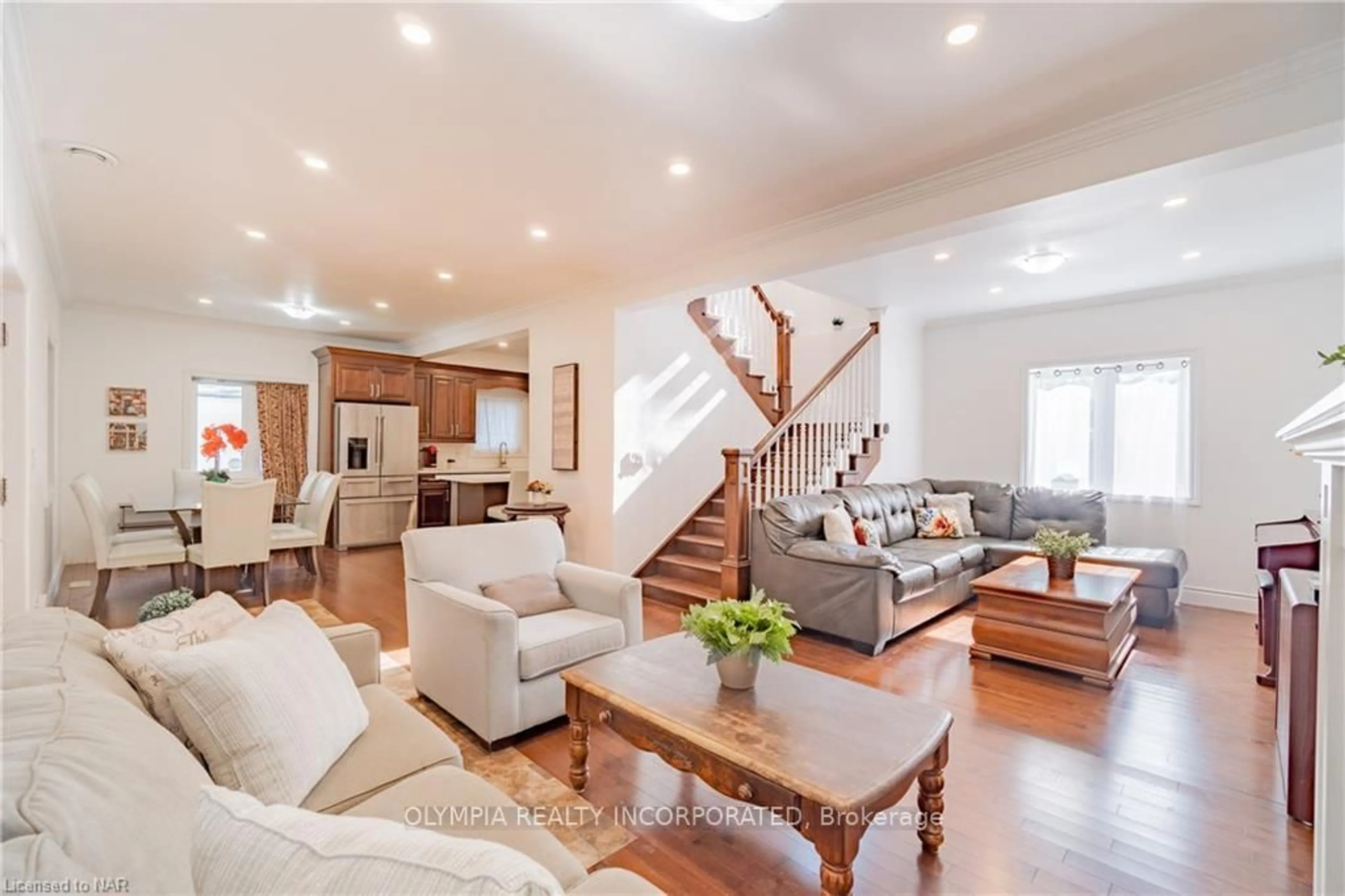 Living room with furniture, unknown for 6571 Cleveland Ave, Niagara Falls Ontario L2G 4A2