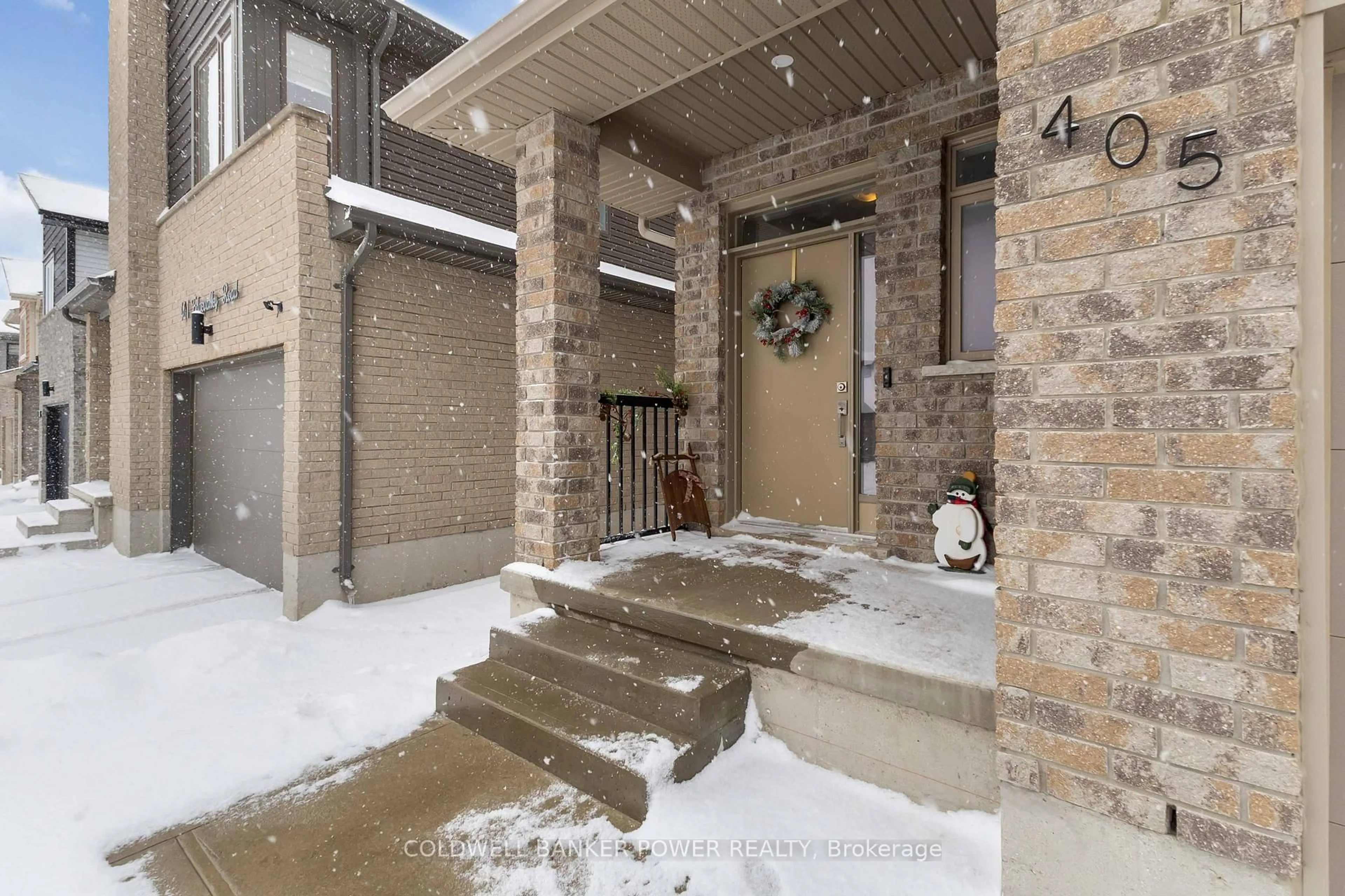 Indoor entryway for 405 Edgevalley Rd, London East Ontario N5V 0C2
