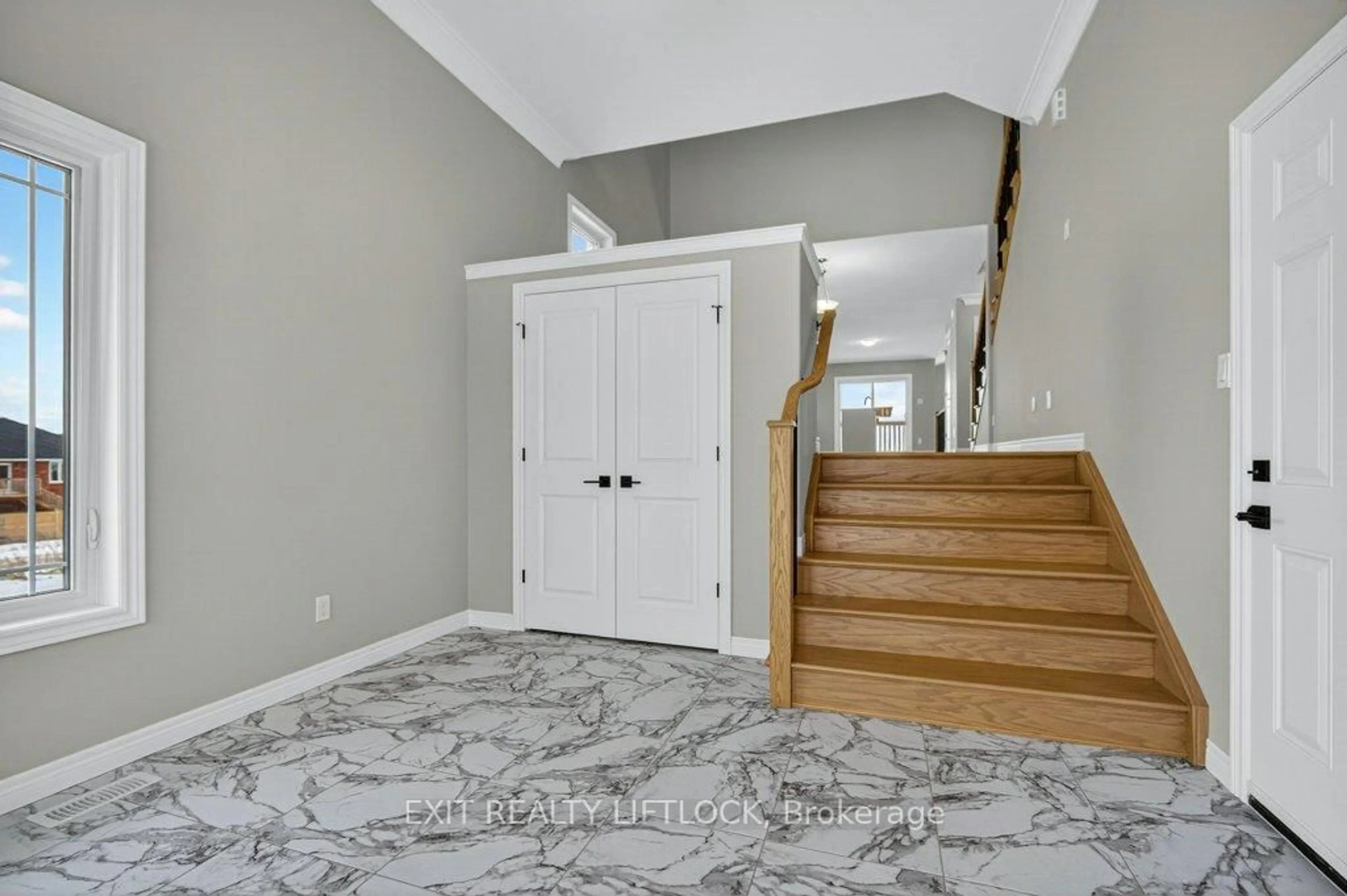 Indoor entryway for 3 Keeler Crt, Asphodel-Norwood Ontario K0L 2V0
