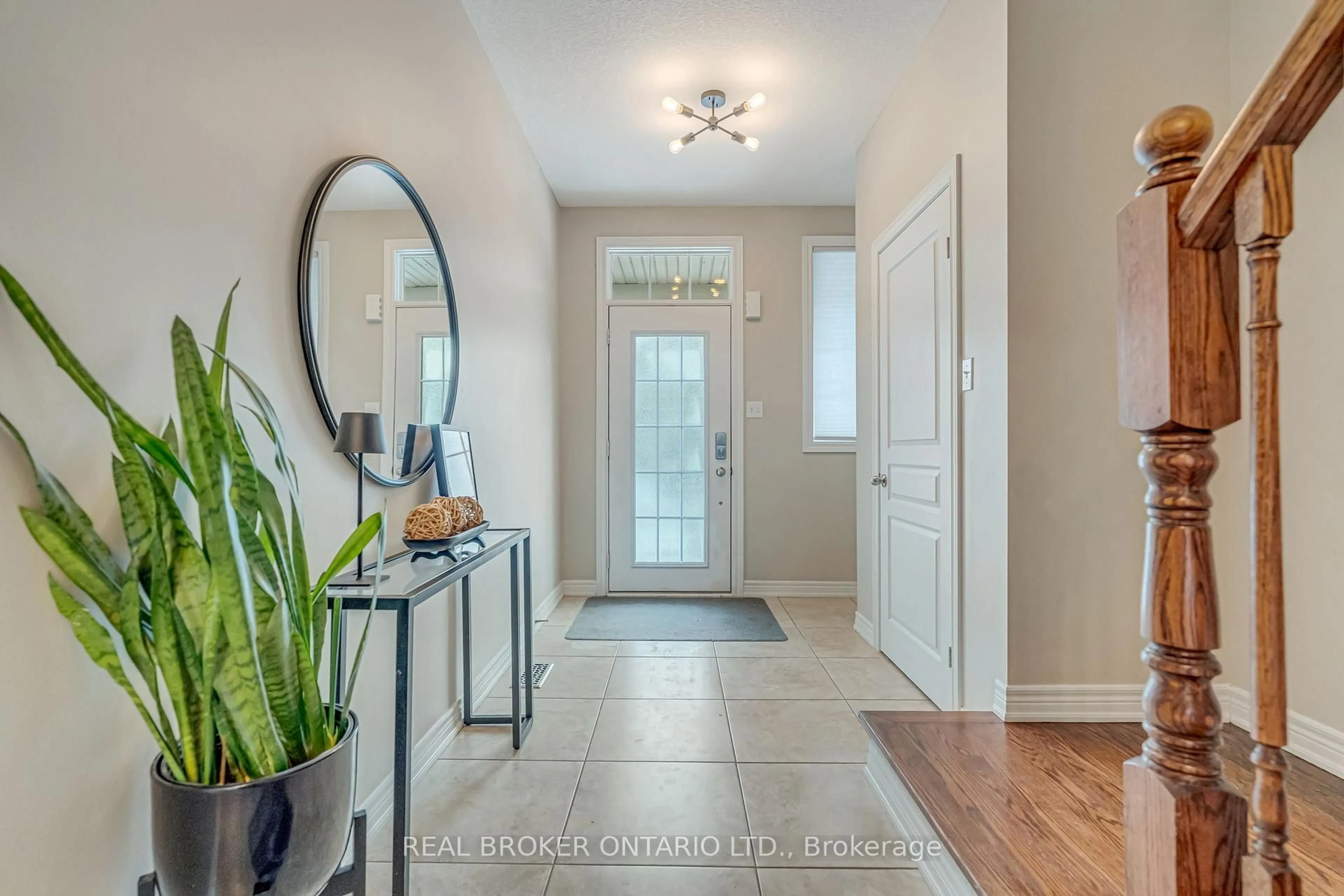 Indoor entryway for 22 Forest Valley Cres, Hamilton Ontario L9H 0A7