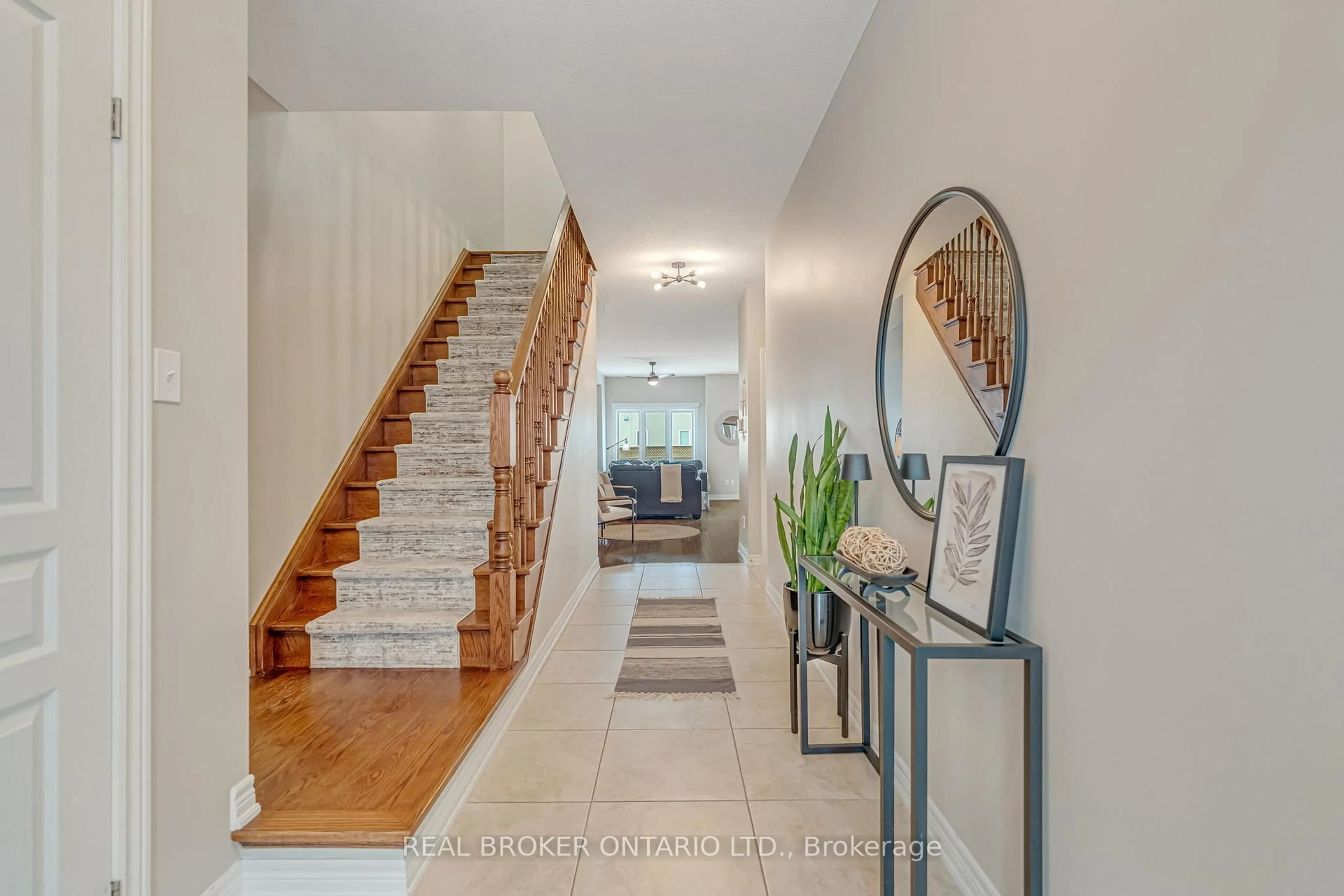 Indoor entryway for 22 Forest Valley Cres, Hamilton Ontario L9H 0A7