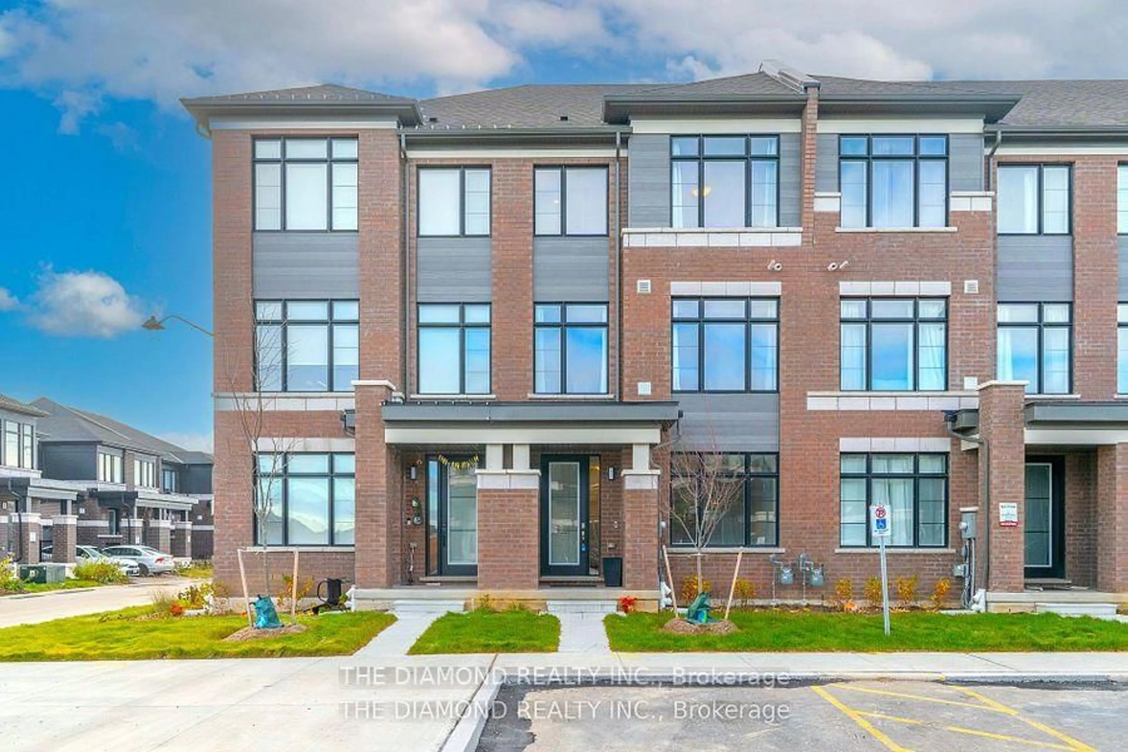 Home with brick exterior material, building for 400 Newman Dr #31, Cambridge Ontario N1S 0E8