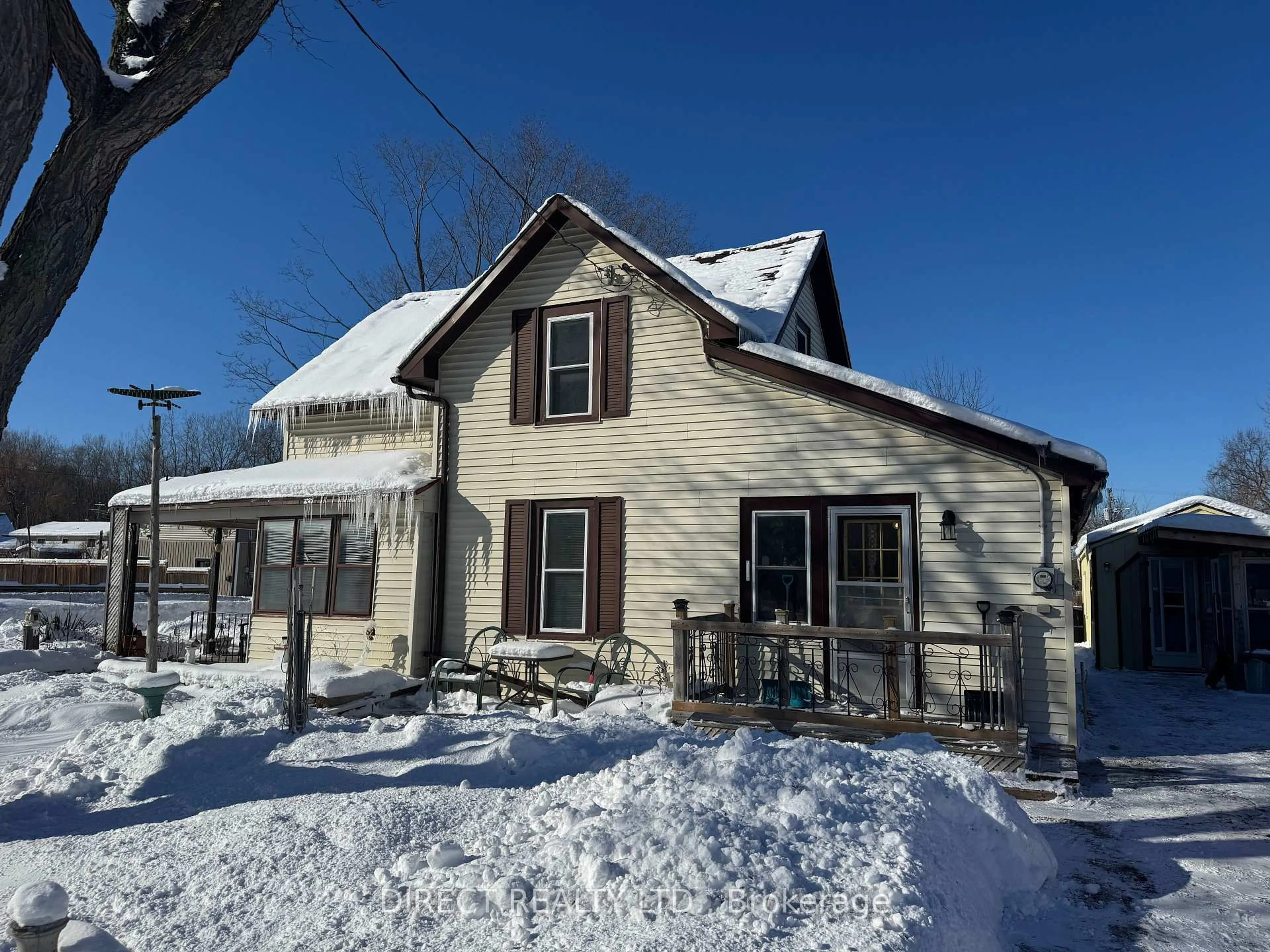 A pic from outside/outdoor area/front of a property/back of a property/a pic from drone, street for 55 Stanley St, Quinte West Ontario K8V 4V4