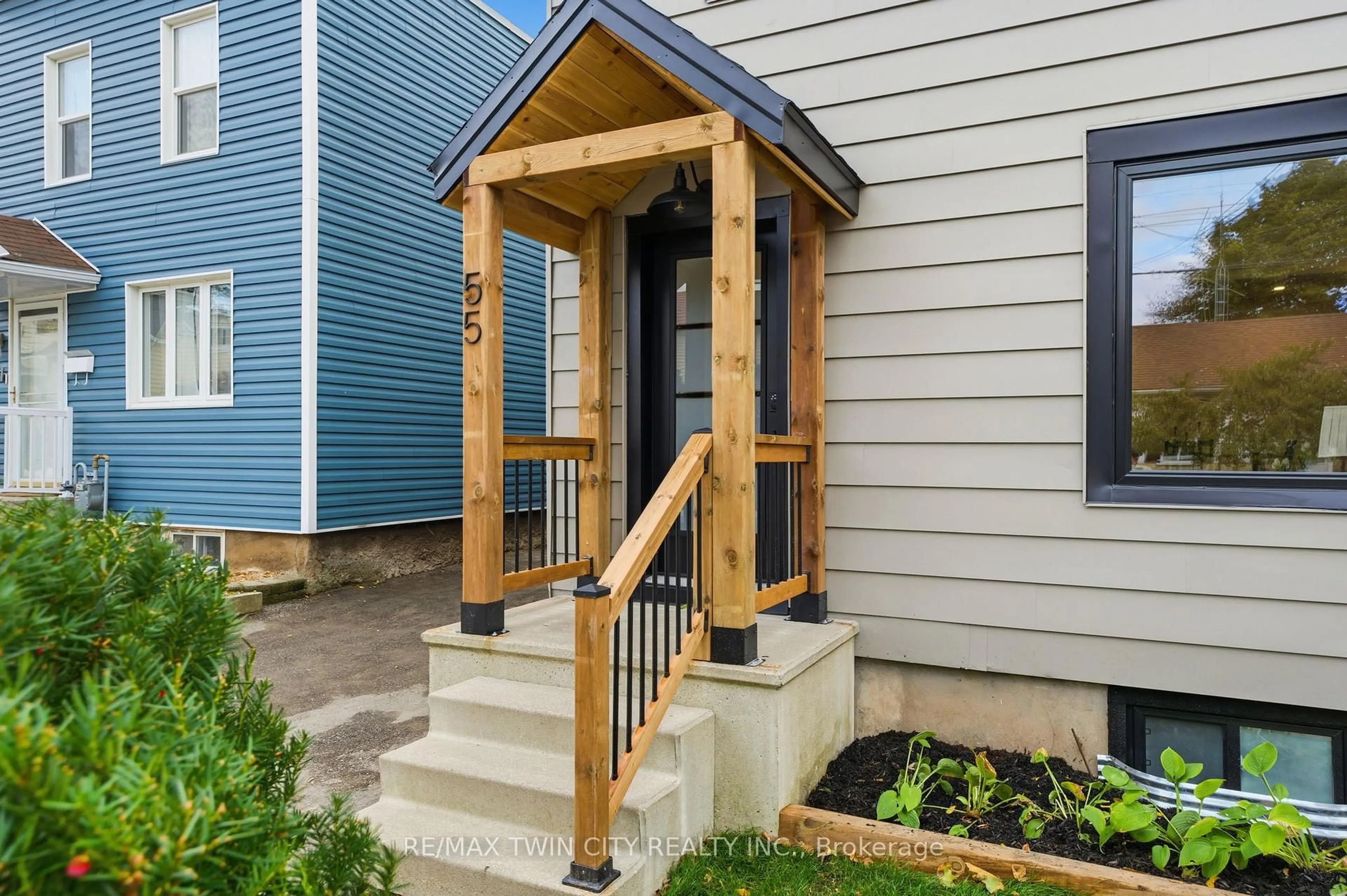 Indoor entryway for 55 Jones St, Hamilton Ontario L8R 1X9