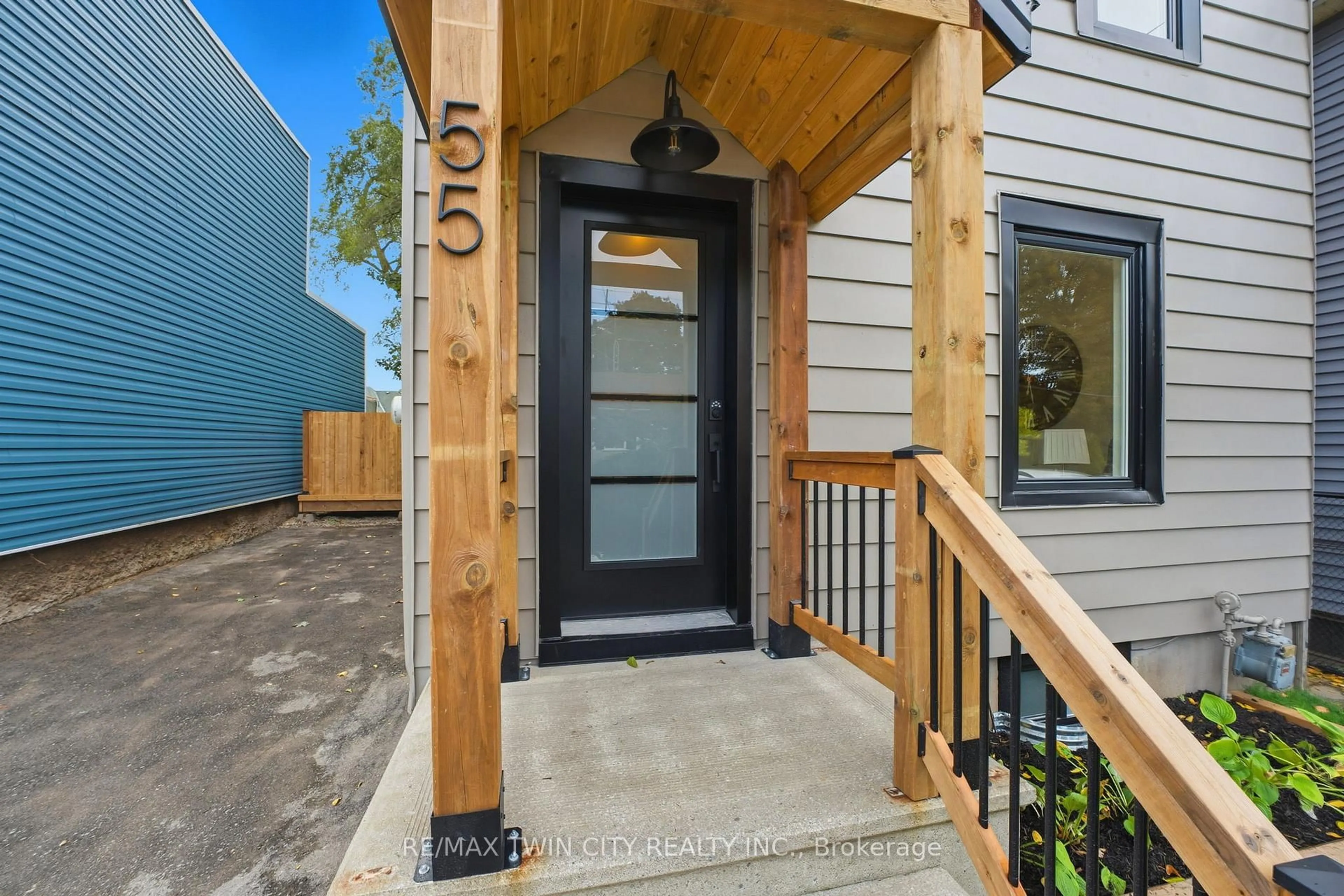 Indoor entryway for 55 Jones St, Hamilton Ontario L8R 1X9