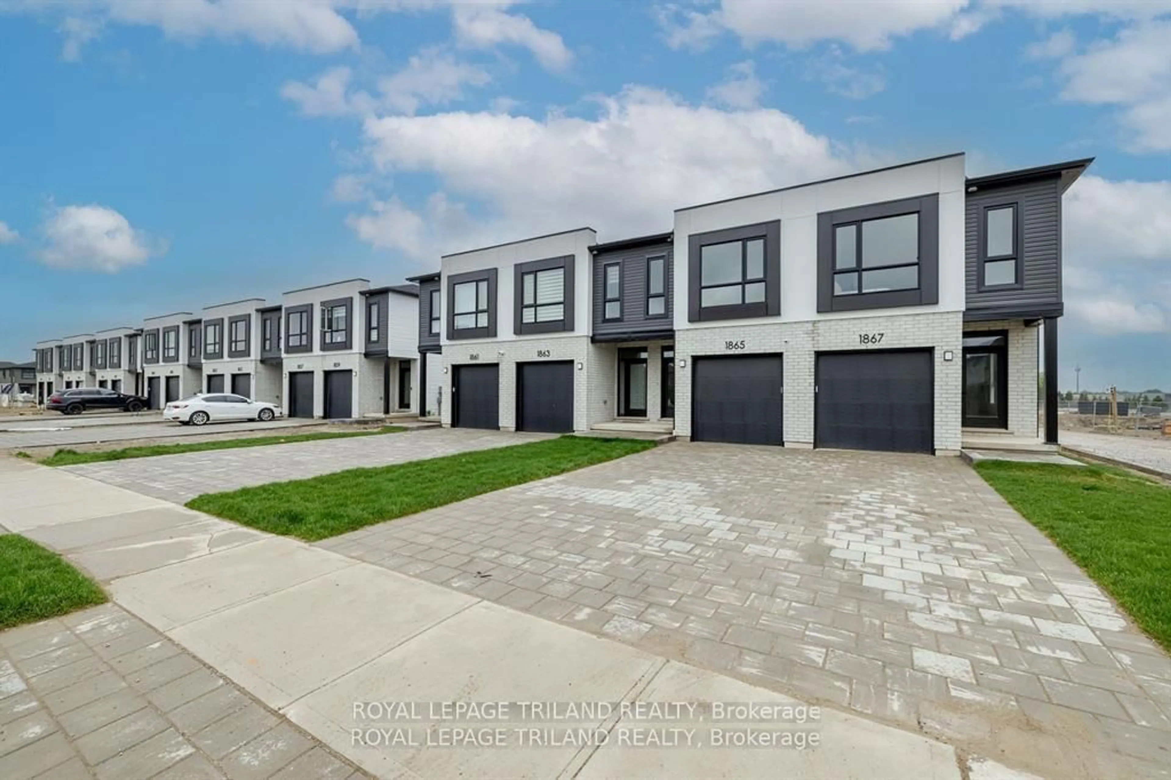 A pic from outside/outdoor area/front of a property/back of a property/a pic from drone, street for 1867 Dalmagarry Rd, London North Ontario N6G 0A6