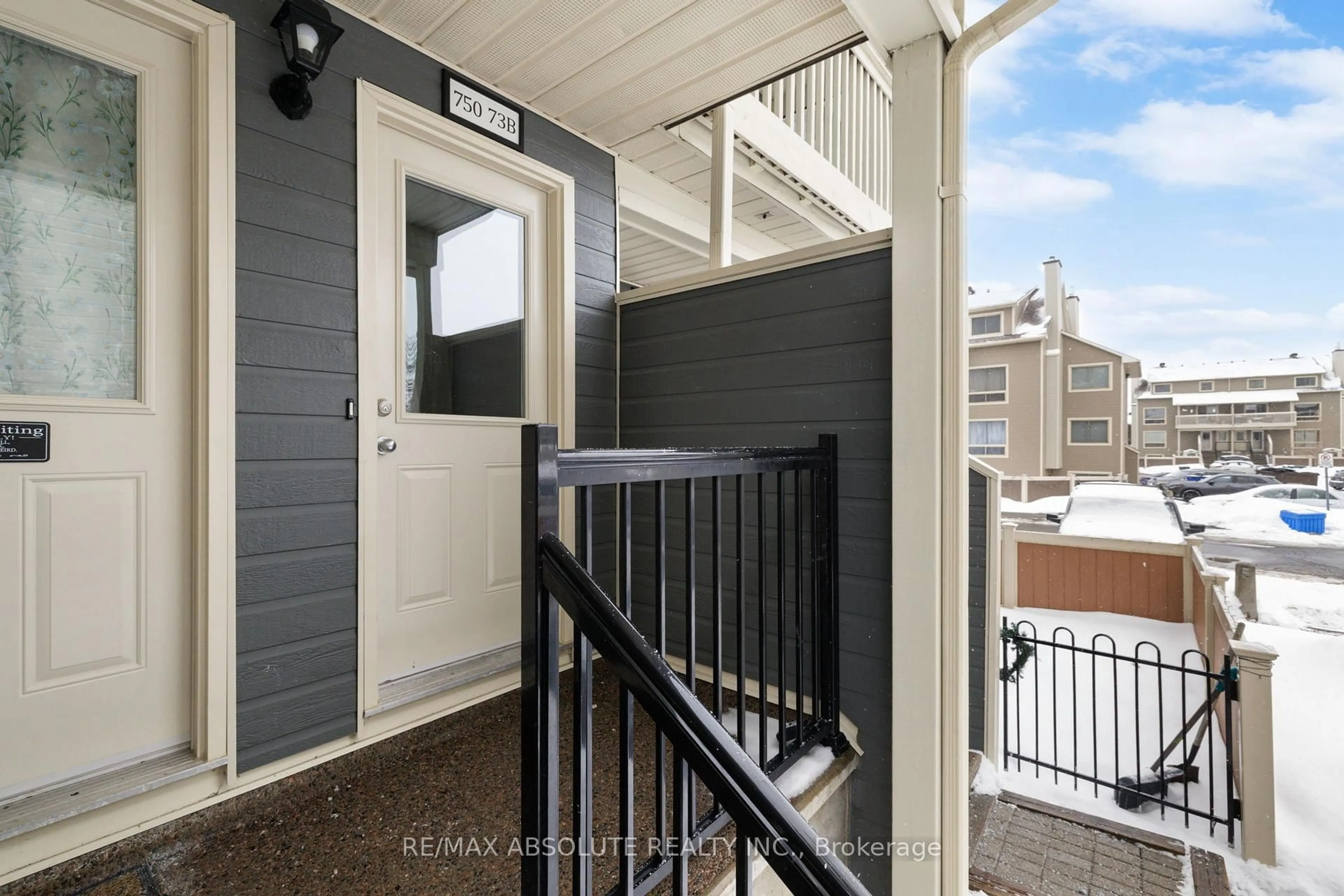 Indoor entryway for 750 St. Andre Dr #73B, Orleans Ontario K1C 4R8