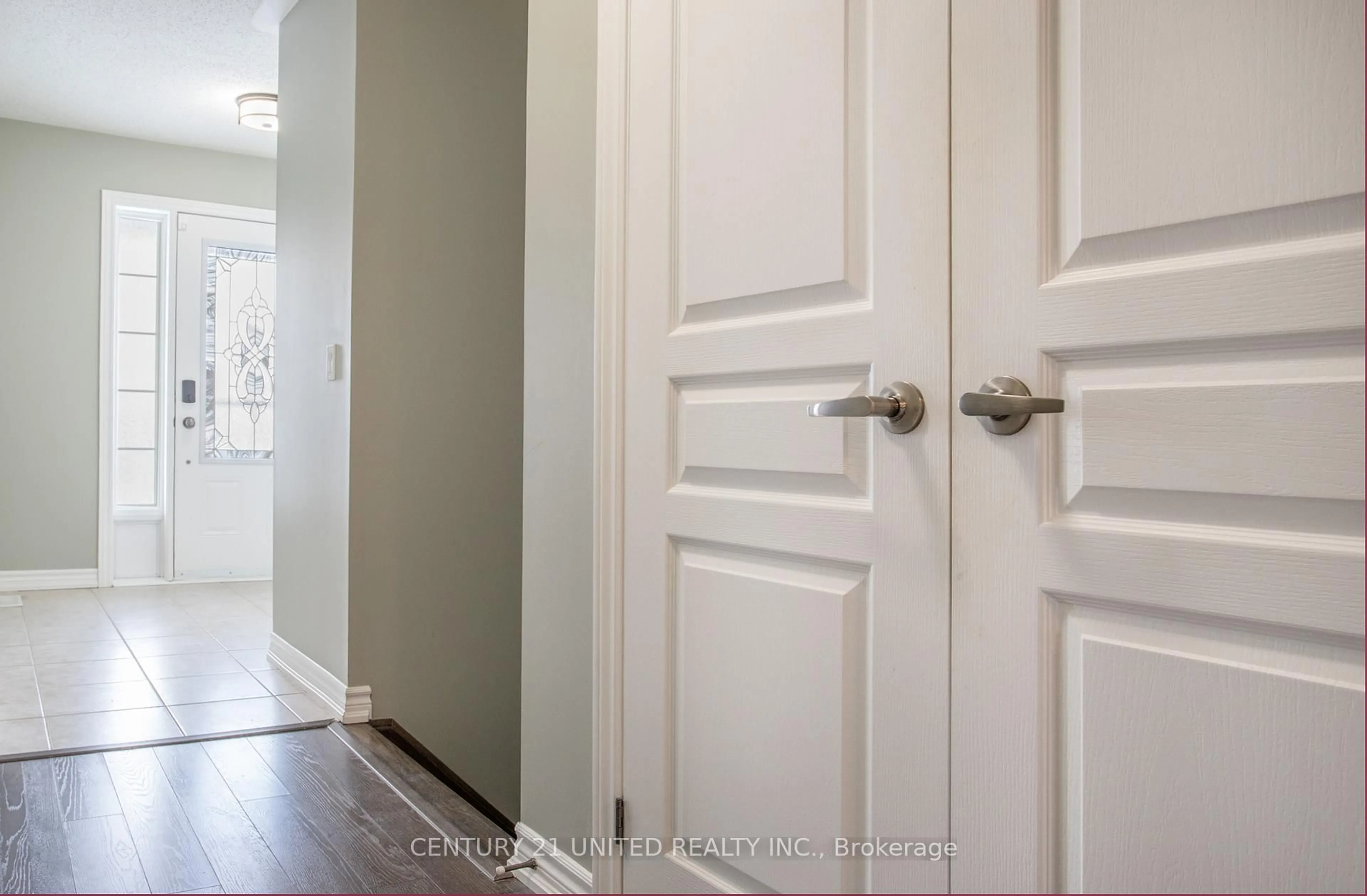 Indoor entryway for 695 Henderson Dr, Cobourg Ontario K9A 0J1