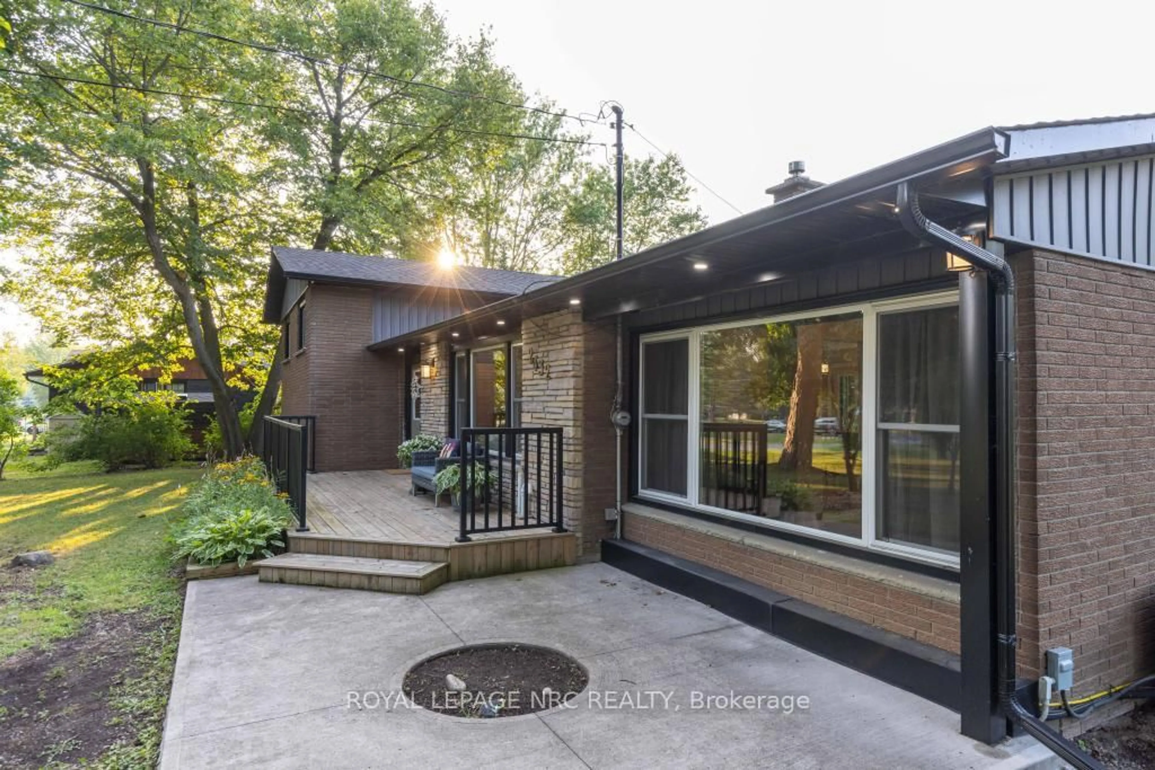 Home with brick exterior material, street for 2432 Port Robinson Rd, Thorold Ontario L3B 5N5