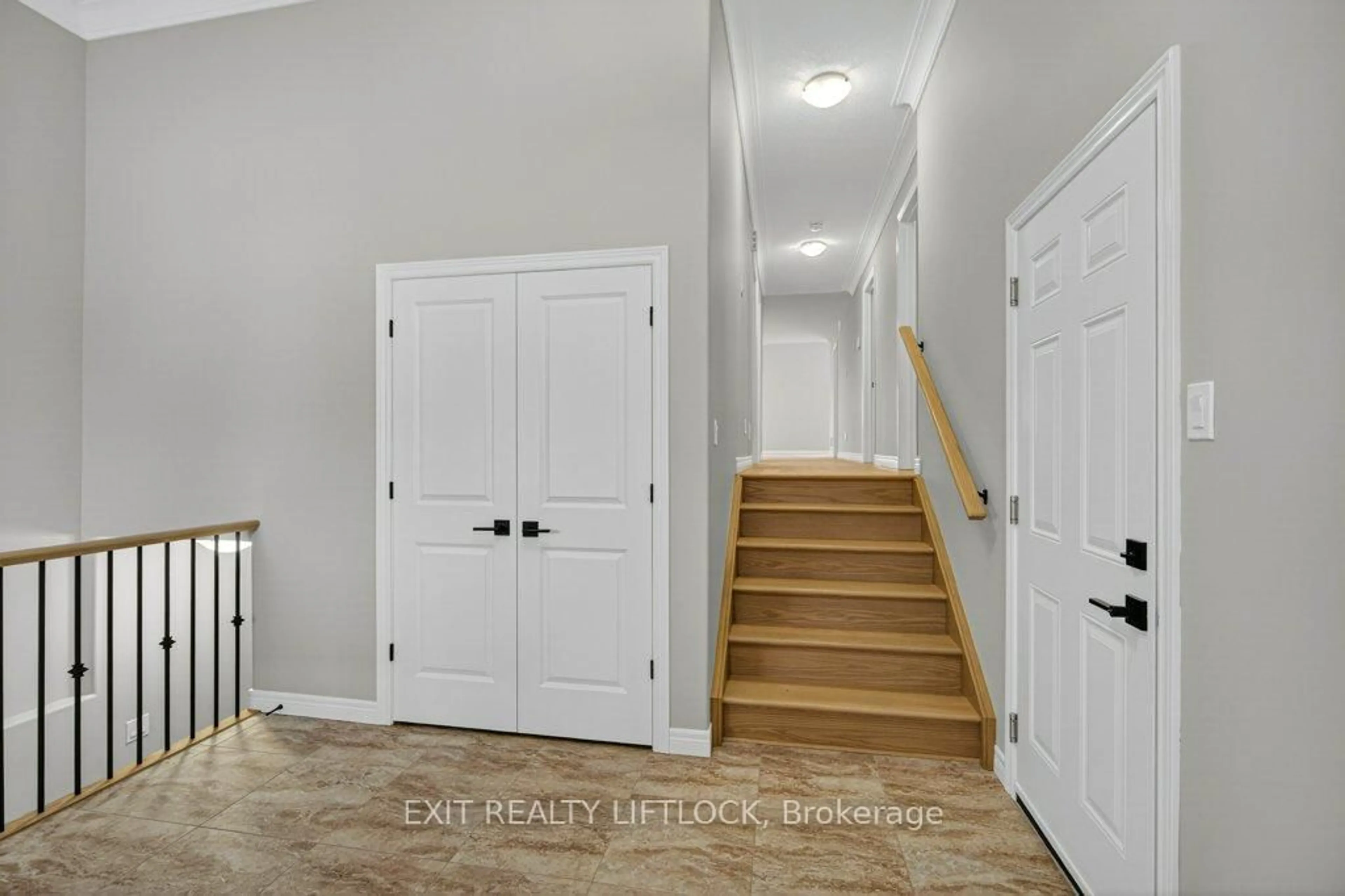 Indoor entryway for 5 Keeler Crt, Asphodel-Norwood Ontario K0L 2V0