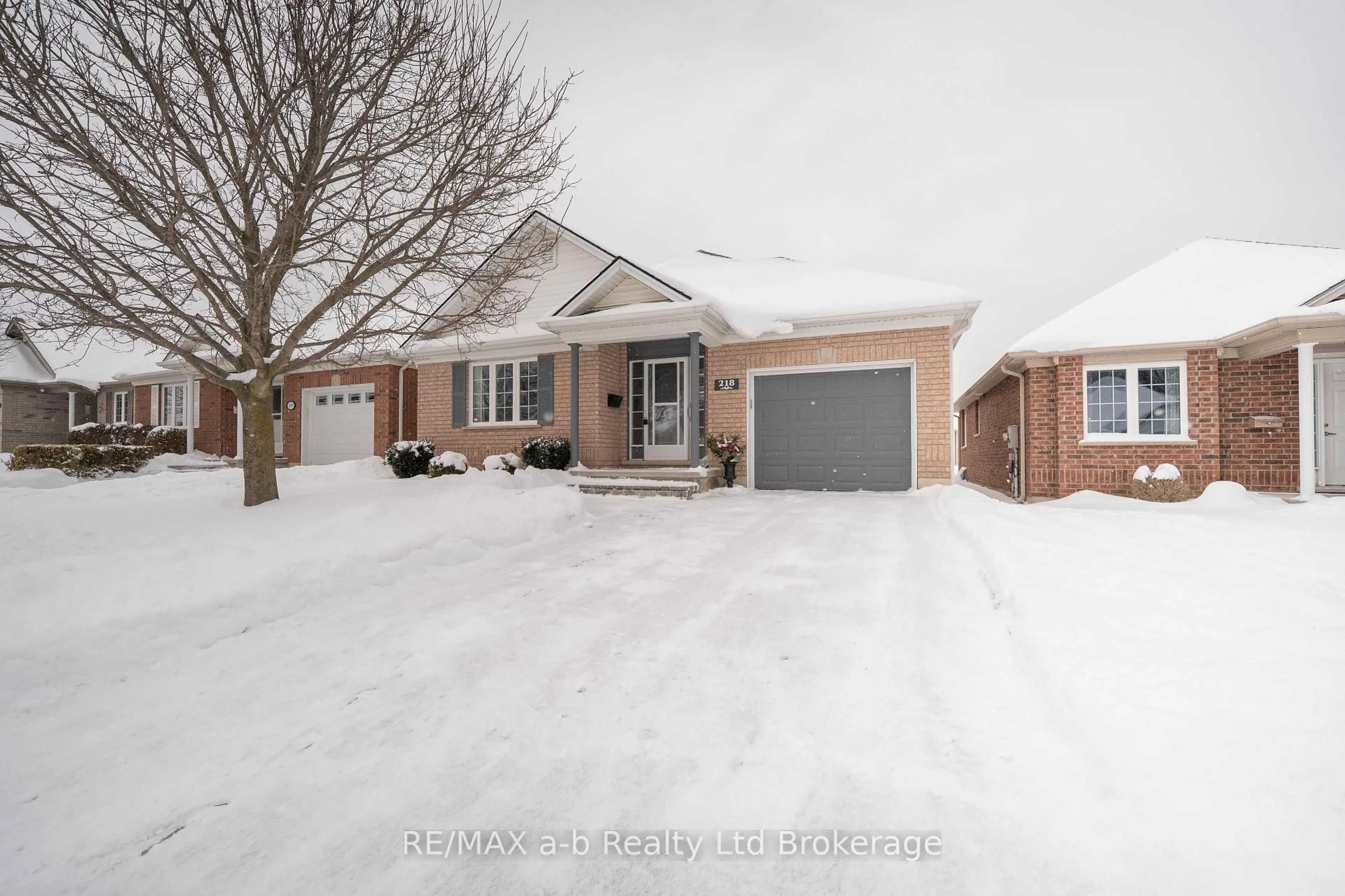 A pic from outside/outdoor area/front of a property/back of a property/a pic from drone, street for 218 Baldwin St, Tillsonburg Ontario N4G 5W3