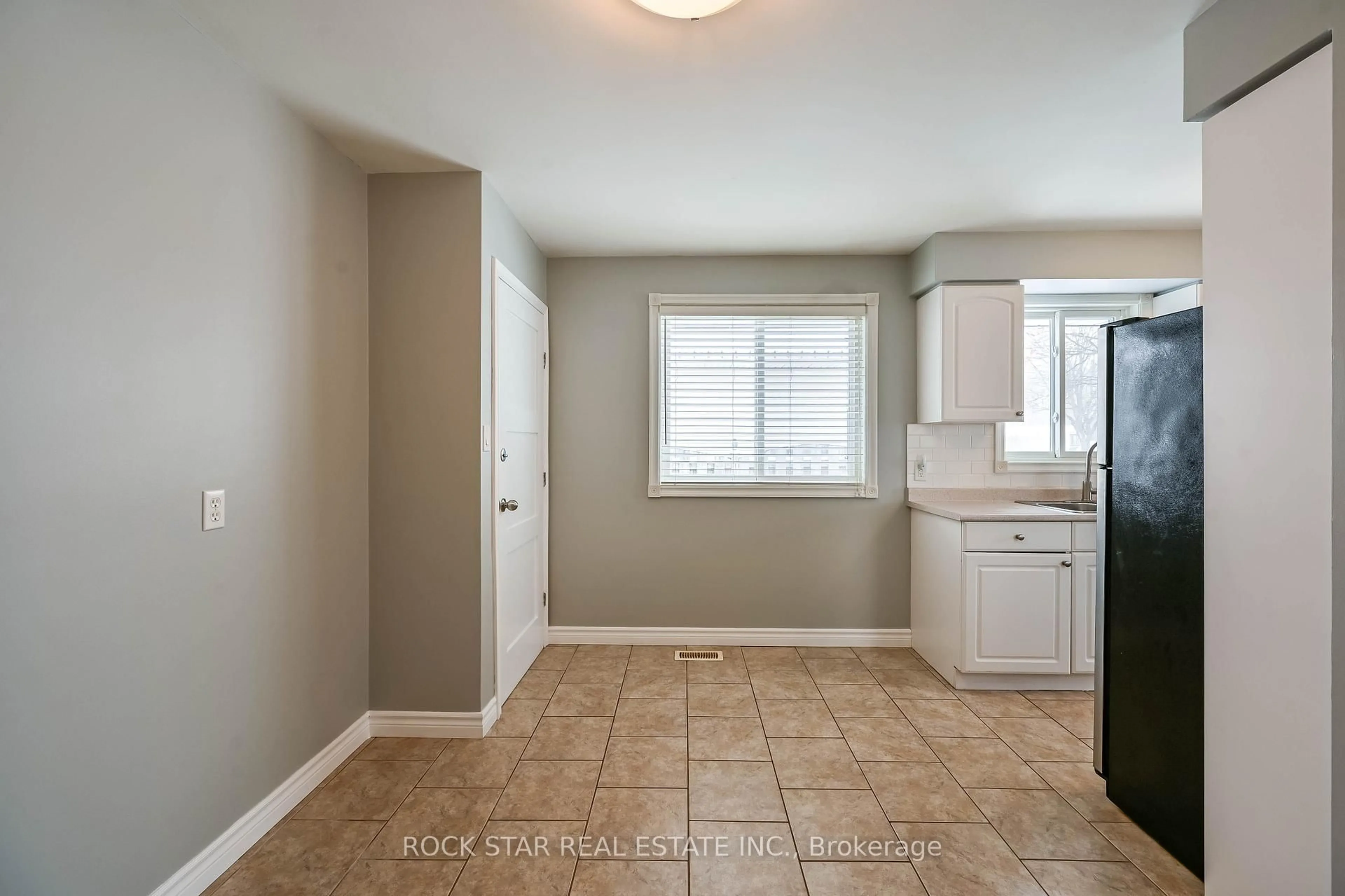 Unknown for 73 Barwood Cres, Kitchener Ontario N2E 1T9