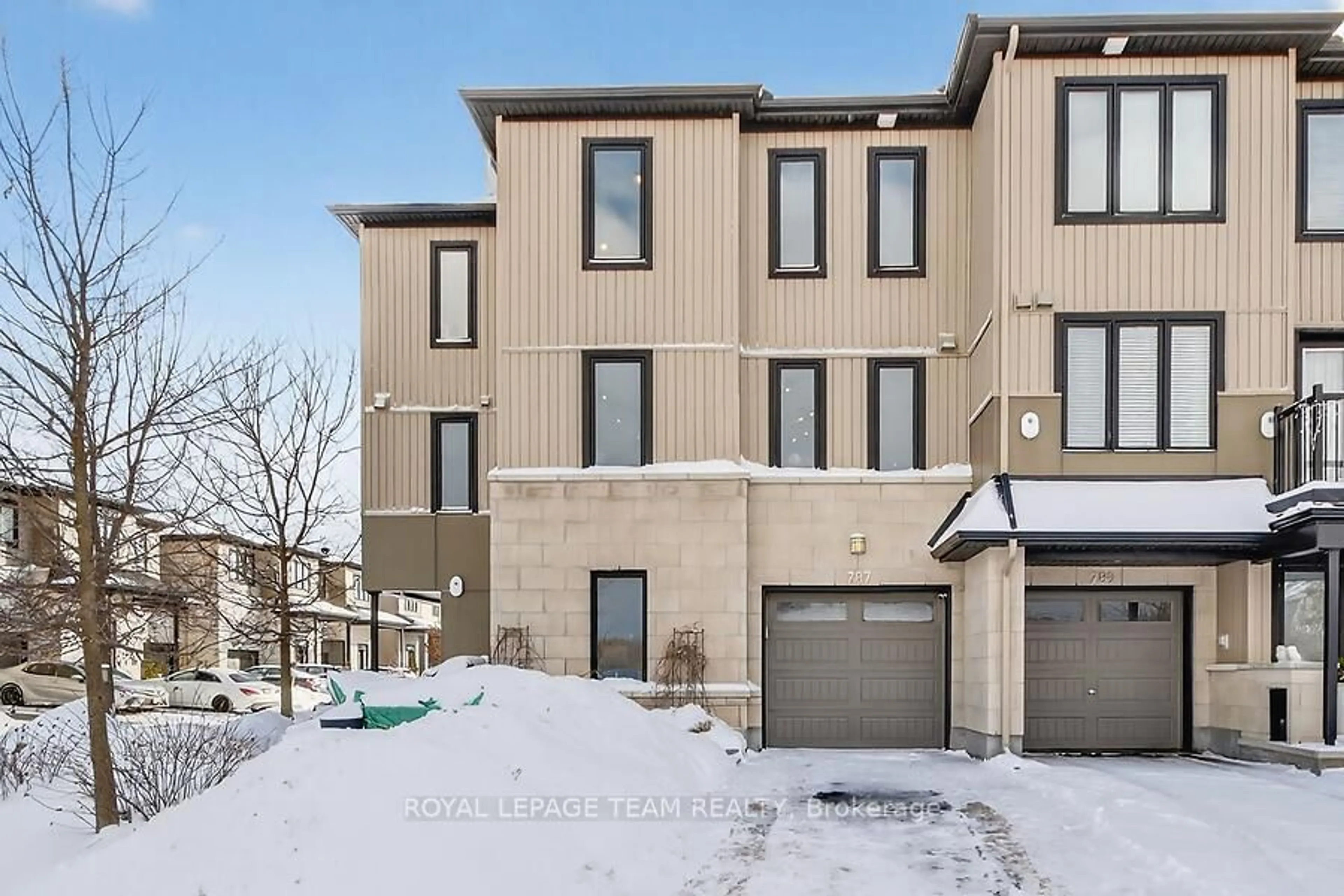 A pic from outside/outdoor area/front of a property/back of a property/a pic from drone, street for 787 Element Private, Ottawa Ontario K2M 0M7