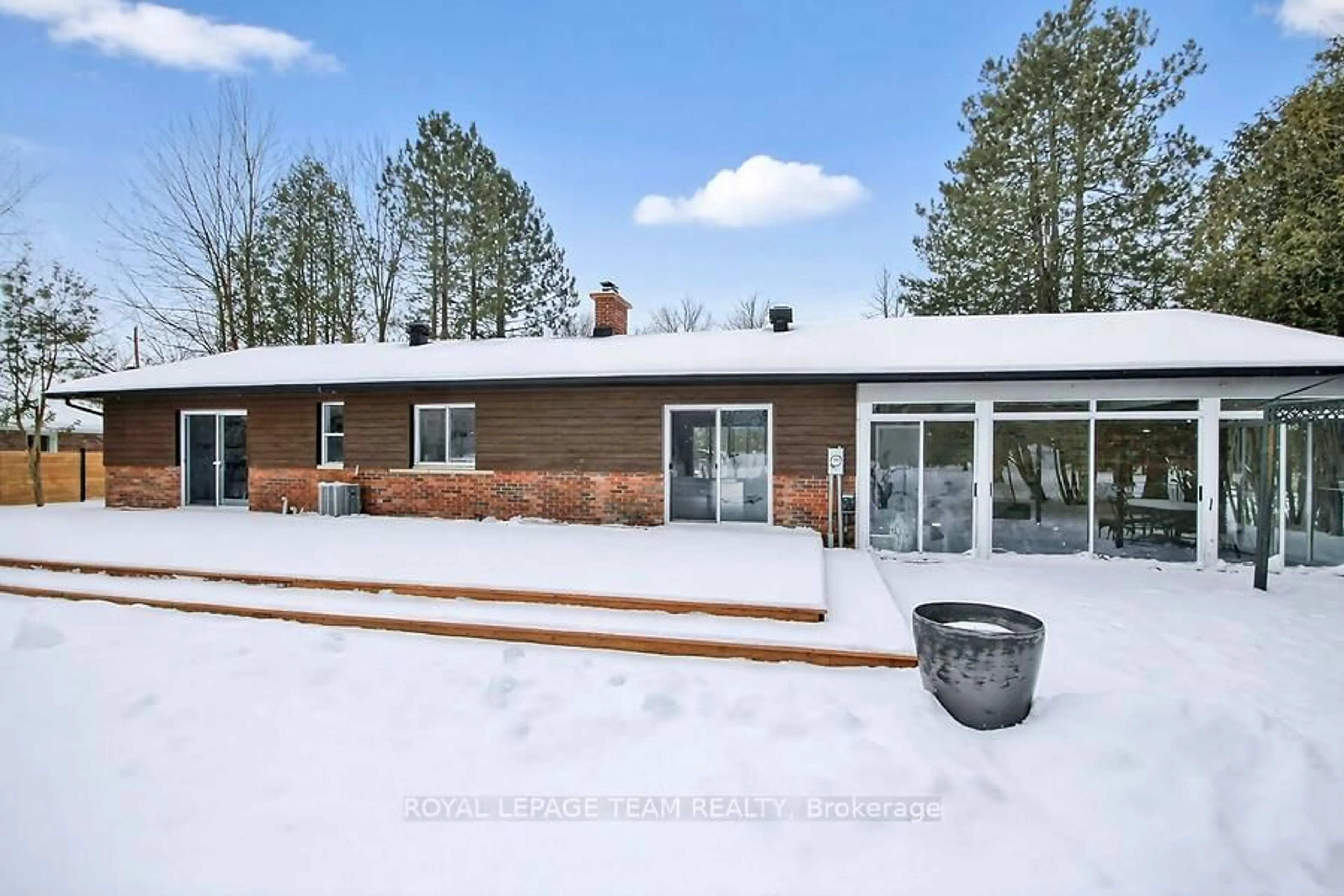 A pic from outside/outdoor area/front of a property/back of a property/a pic from drone, mountain view for 6636 Marina Dr, Manotick Ontario K4M 1B3