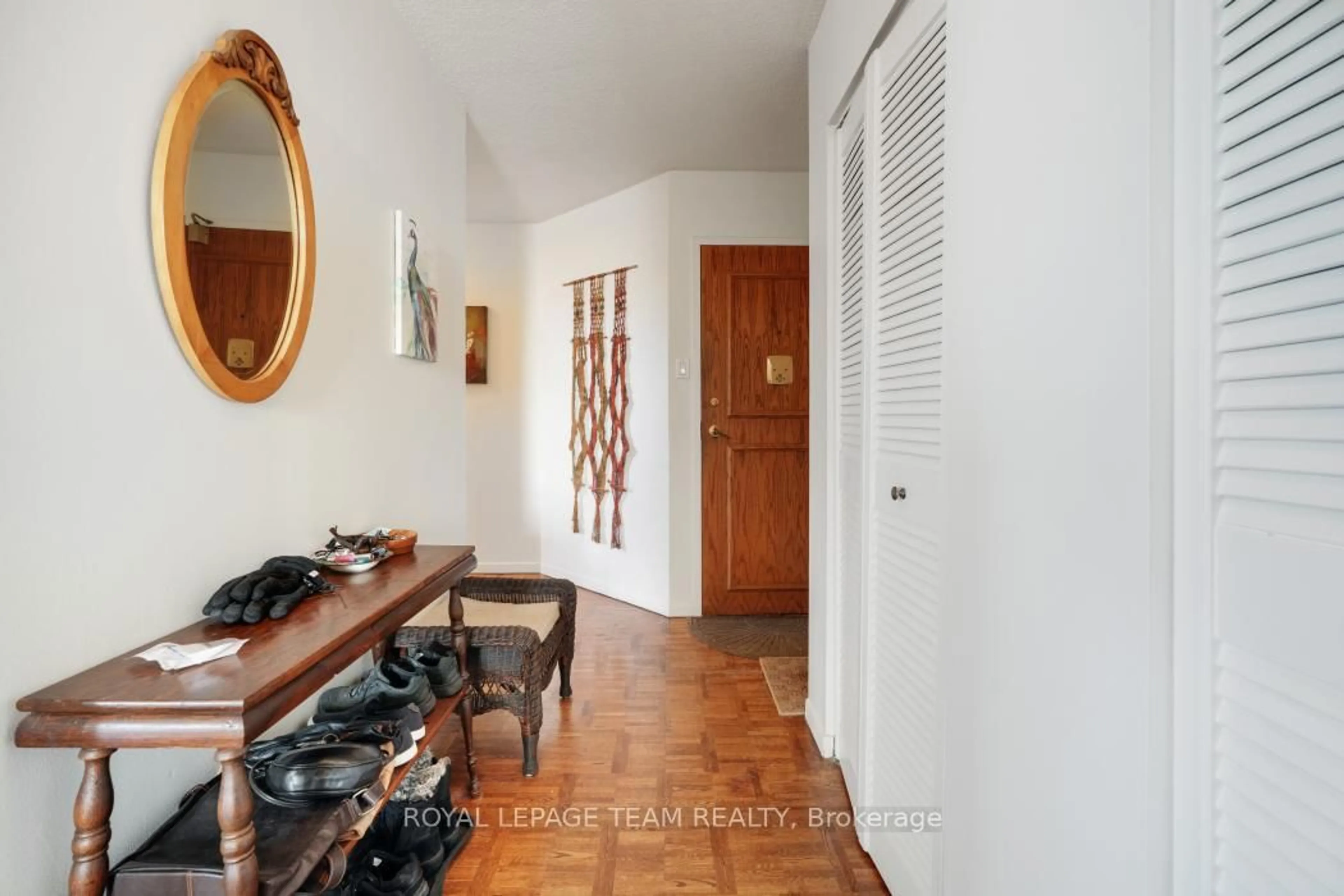 Indoor entryway for 40 Arthur St #1004, Ottawa Ontario K1R 7T5