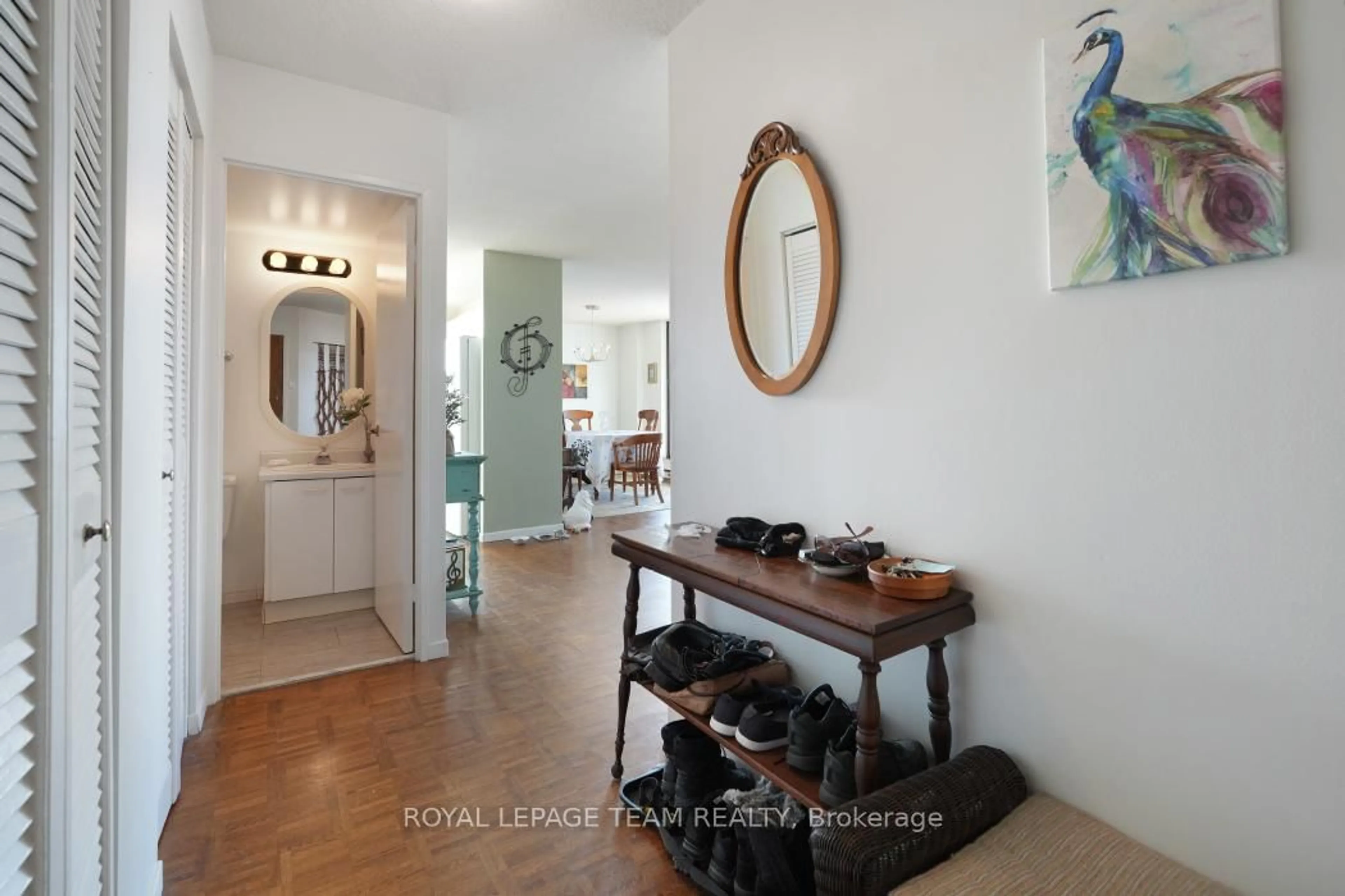 Indoor entryway for 40 Arthur St #1004, Ottawa Ontario K1R 7T5