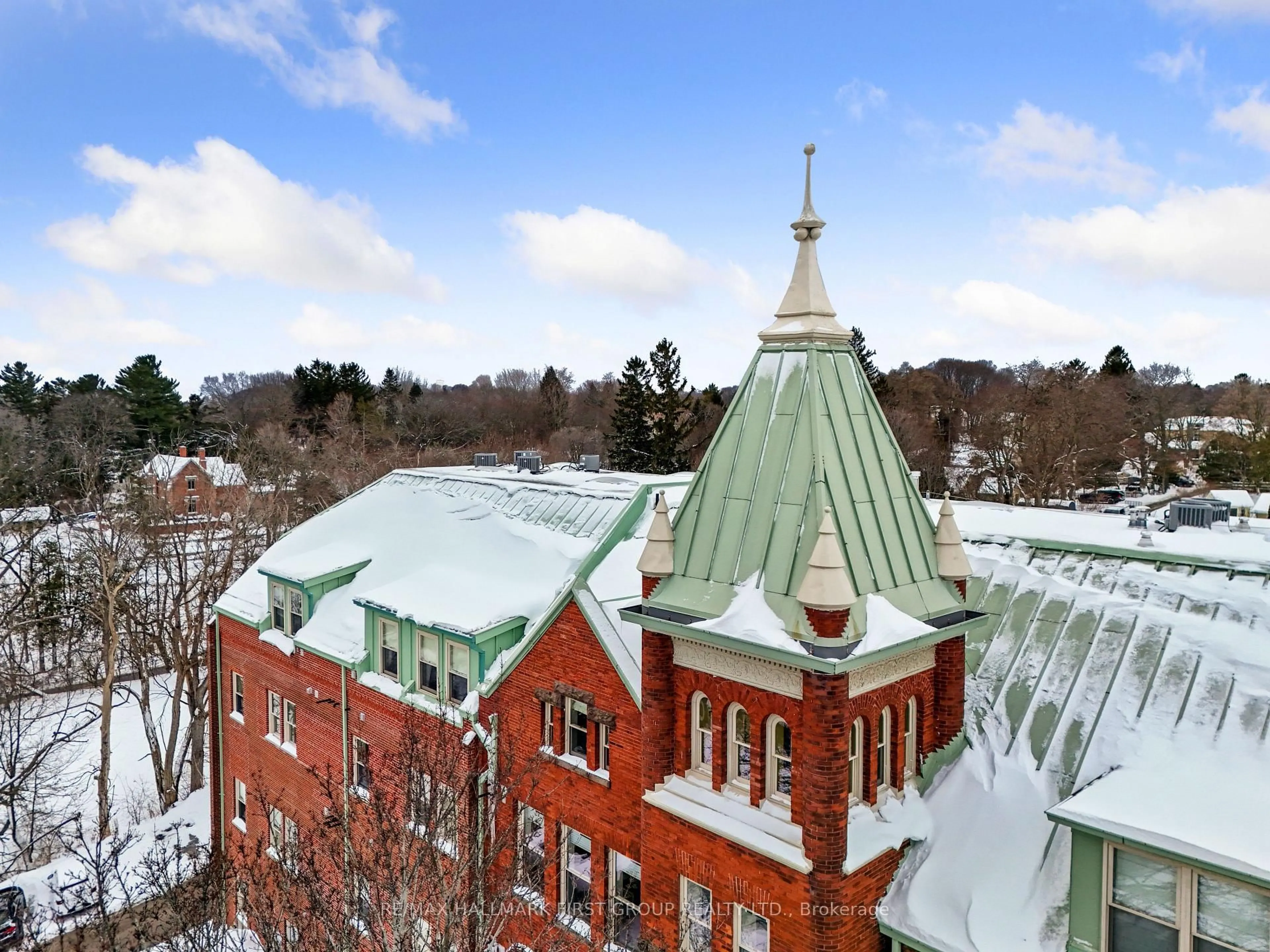 A pic from outside/outdoor area/front of a property/back of a property/a pic from drone, building for 72 Pine St #405, Port Hope Ontario L1A 3G8