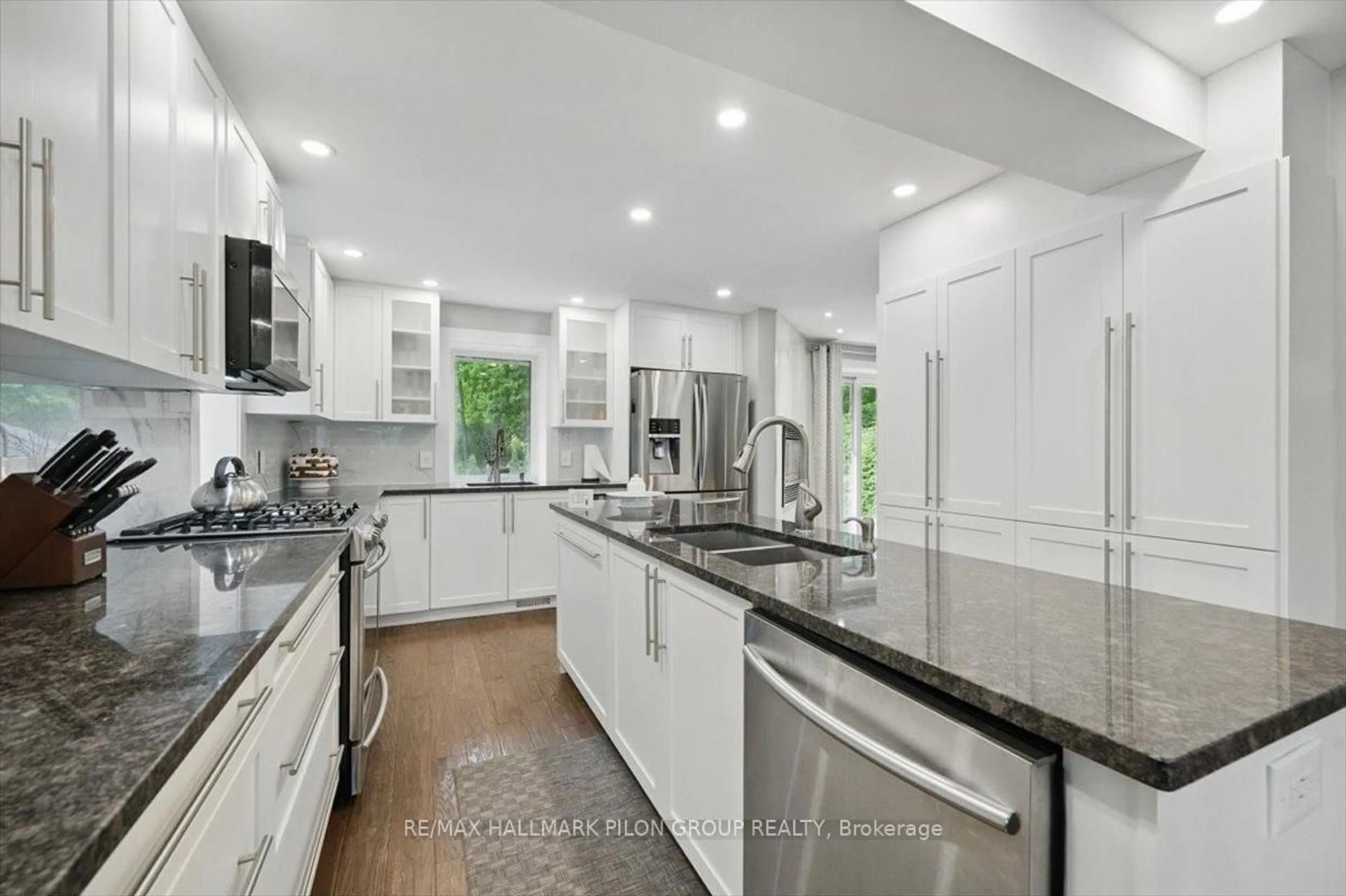 Open concept kitchen, ceramic/tile floor for 84 Eastpark Dr, Ottawa Ontario K1B 4A4