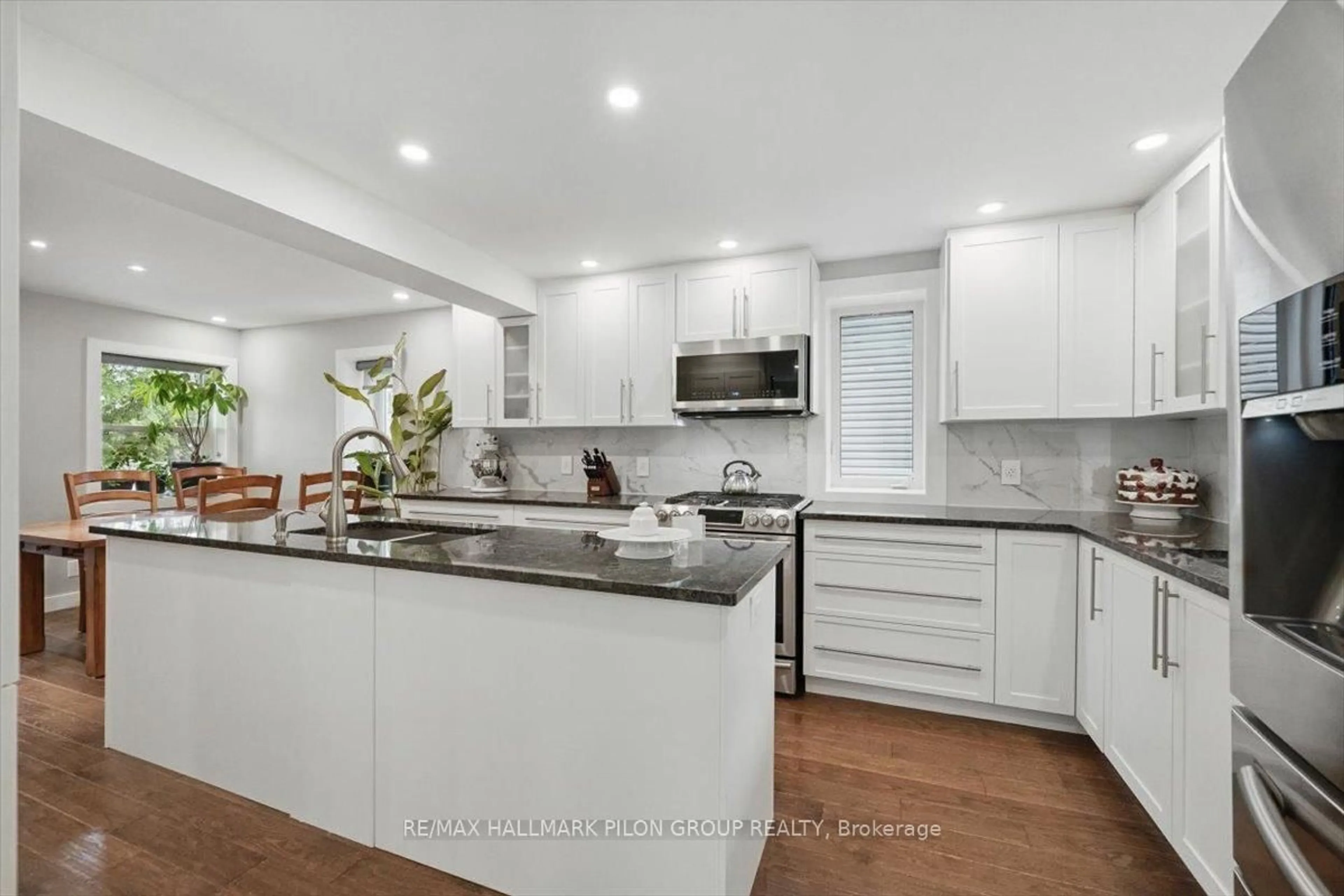 Open concept kitchen, ceramic/tile floor for 84 Eastpark Dr, Ottawa Ontario K1B 4A4