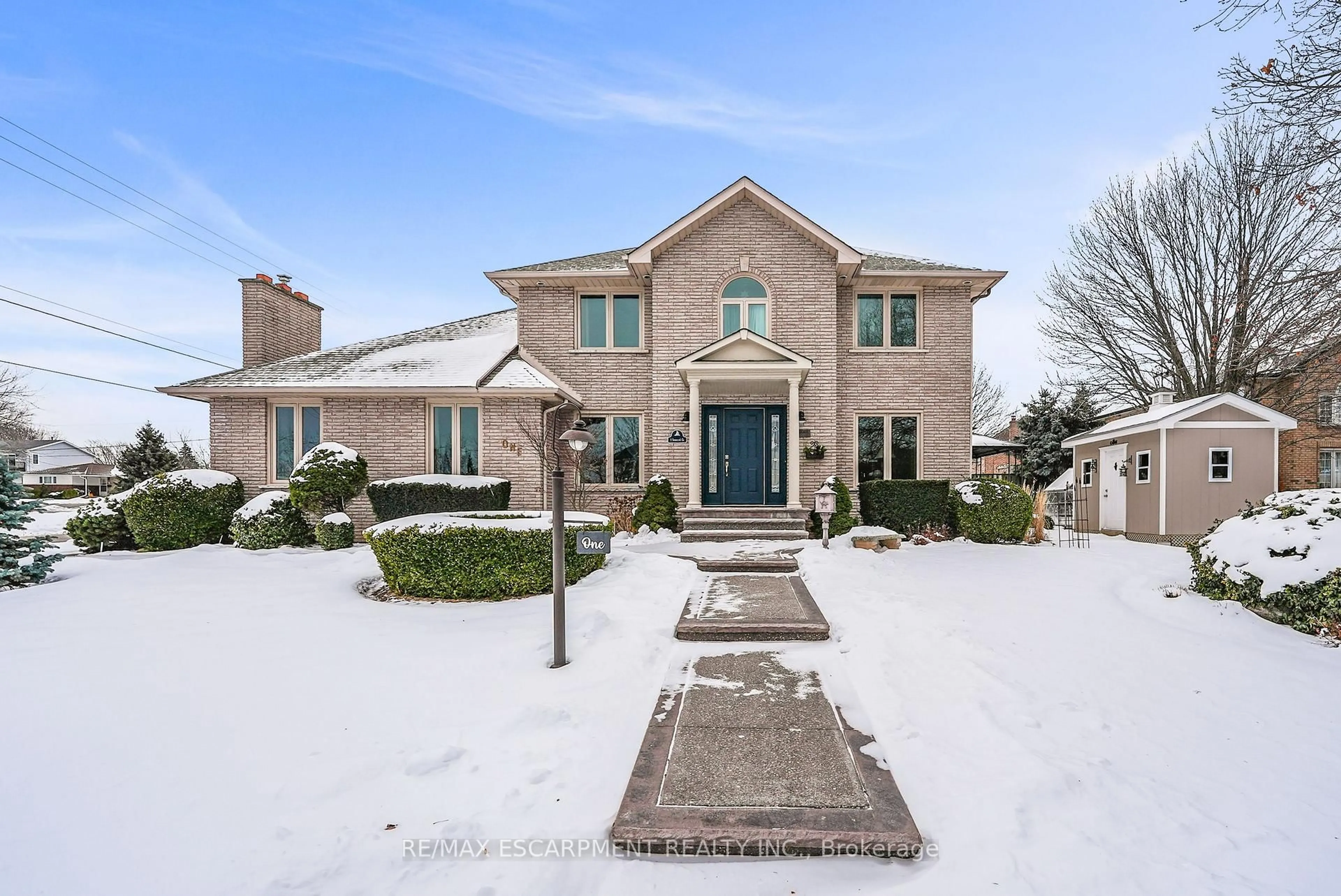 Home with brick exterior material, street for 1 Shoreline Cres, Grimsby Ontario L3M 5B1