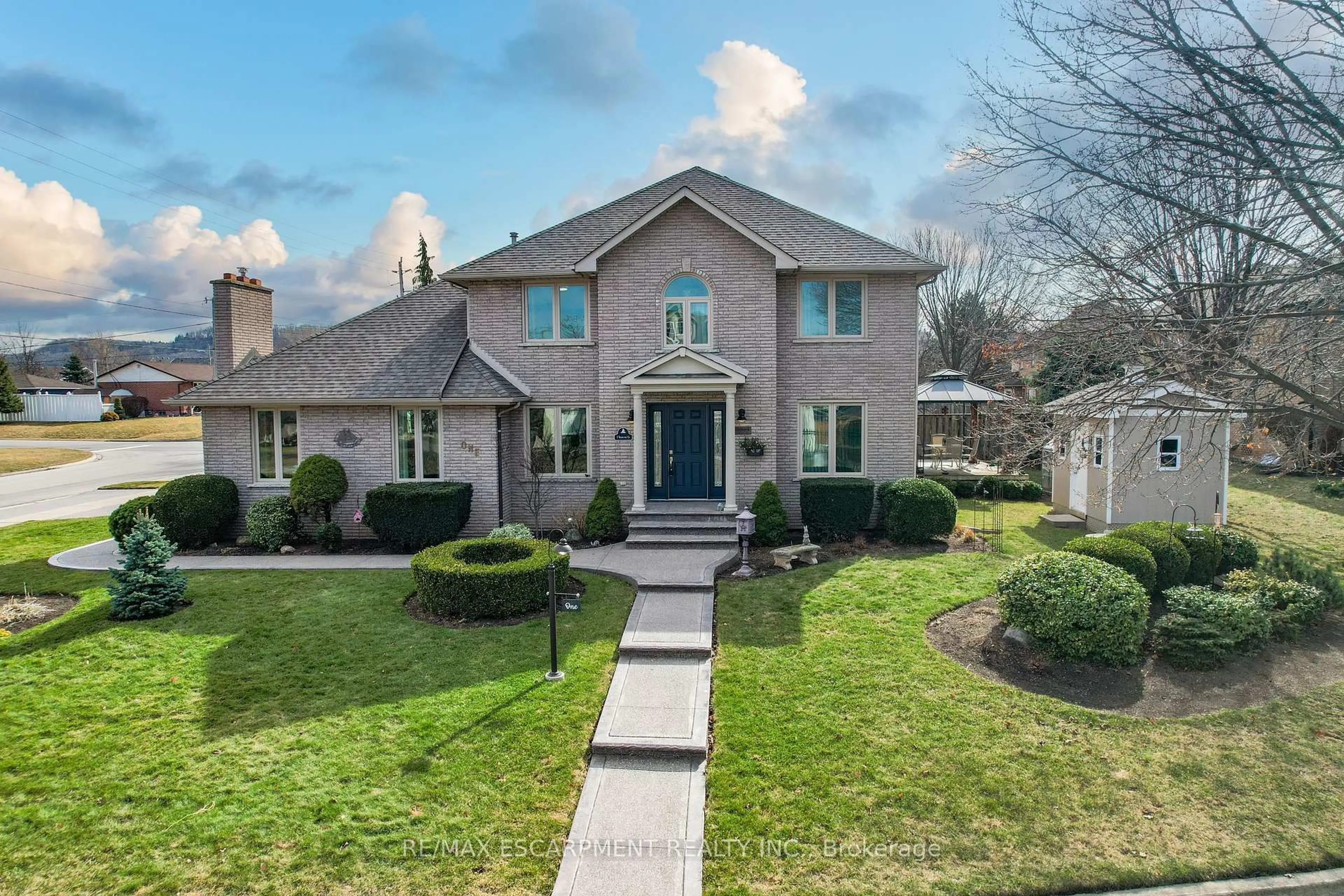 Home with brick exterior material, street for 1 Shoreline Cres, Grimsby Ontario L3M 5B1