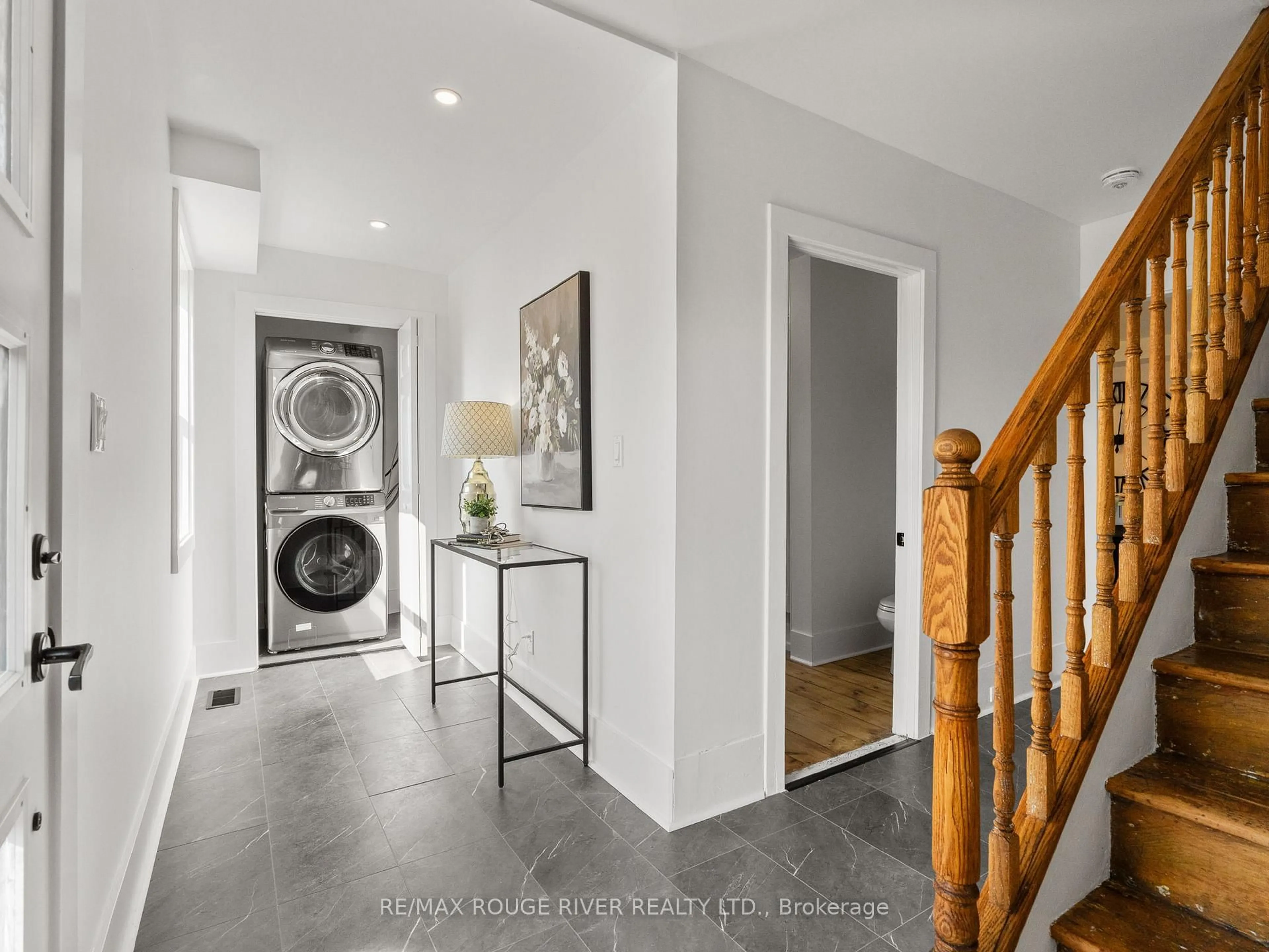 Indoor entryway for 120 Spring St, Alnwick/Haldimand Ontario K0K 1S0