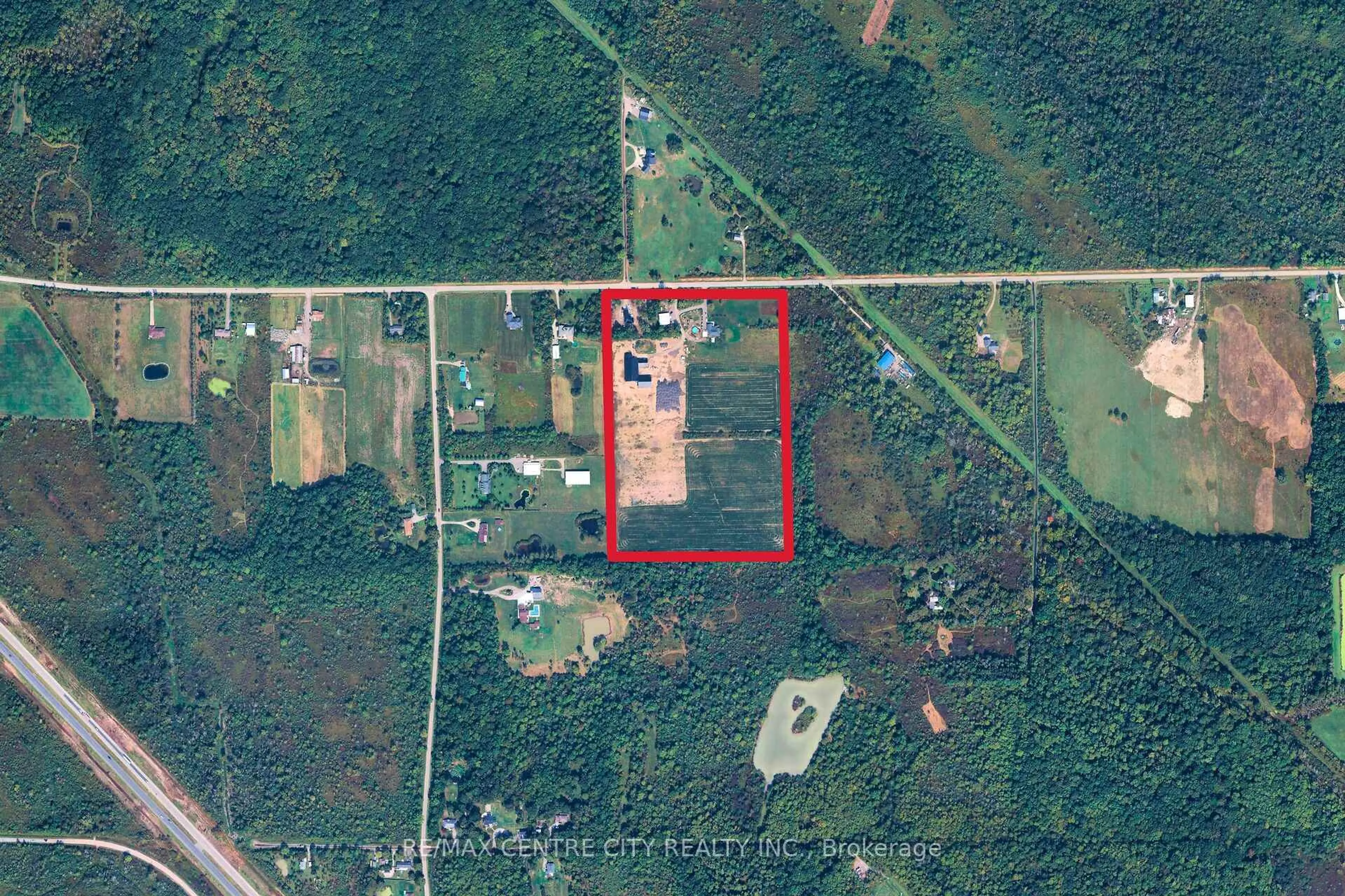 A pic from outside/outdoor area/front of a property/back of a property/a pic from drone, building for 2301 Townline Rd, Fort Erie Ontario L0S 1S0