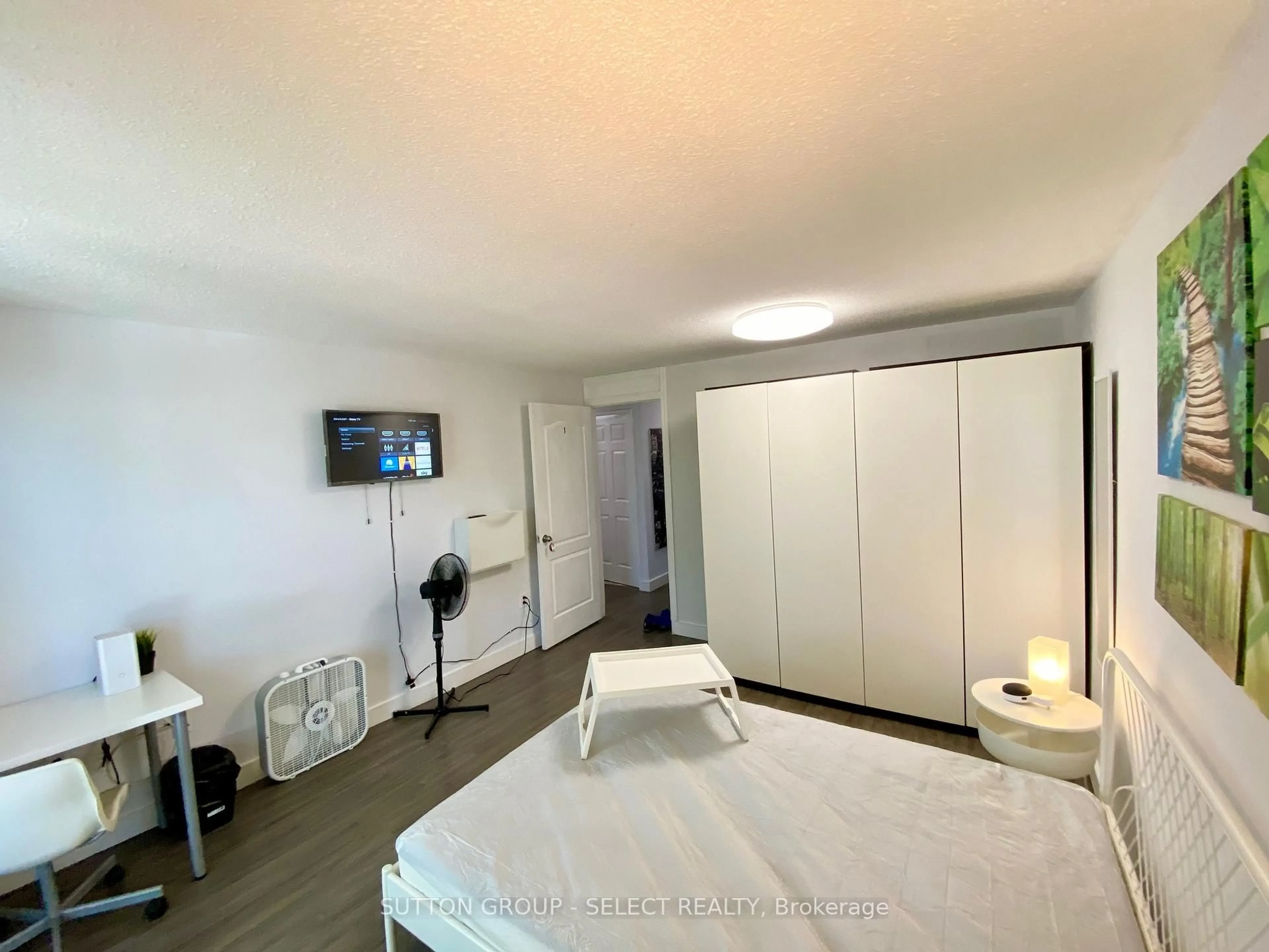 A pic of a room for 626 First St #505, London East Ontario N5V 2A2