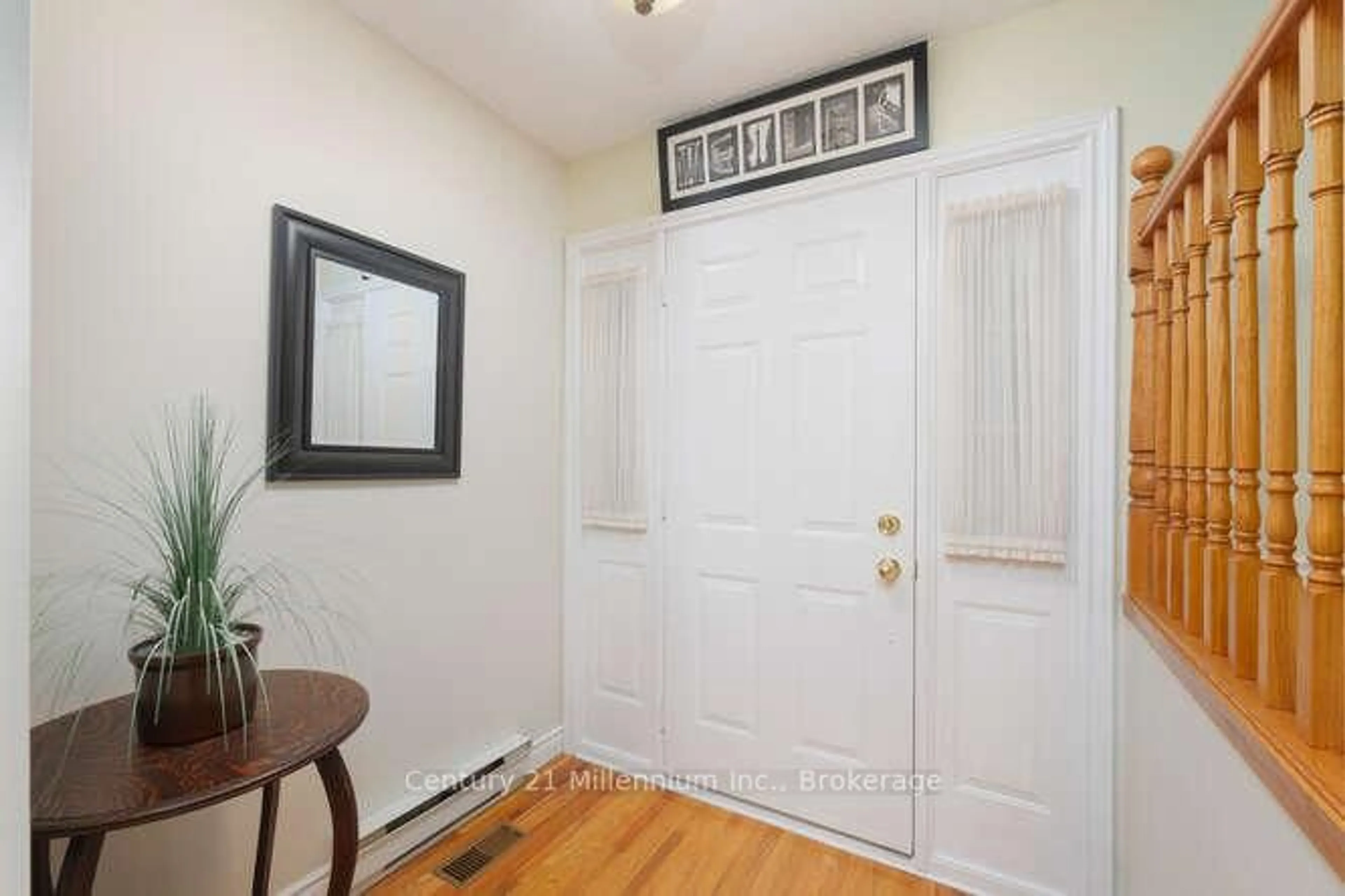 Indoor entryway for 330 1st St, Owen Sound Ontario N4K 6R4