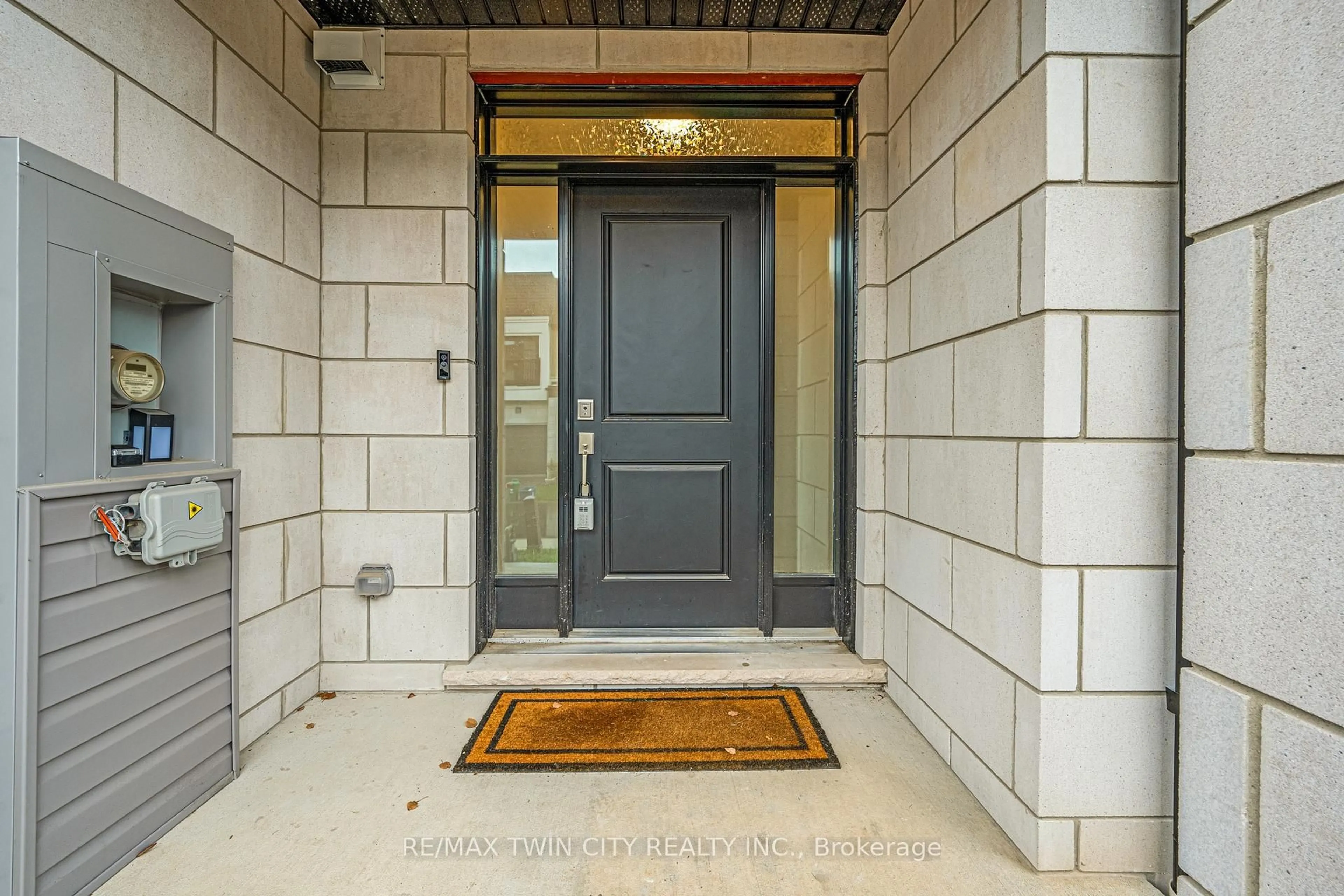 Indoor entryway for 143 Elgin St #24, Cambridge Ontario N1R 5H6