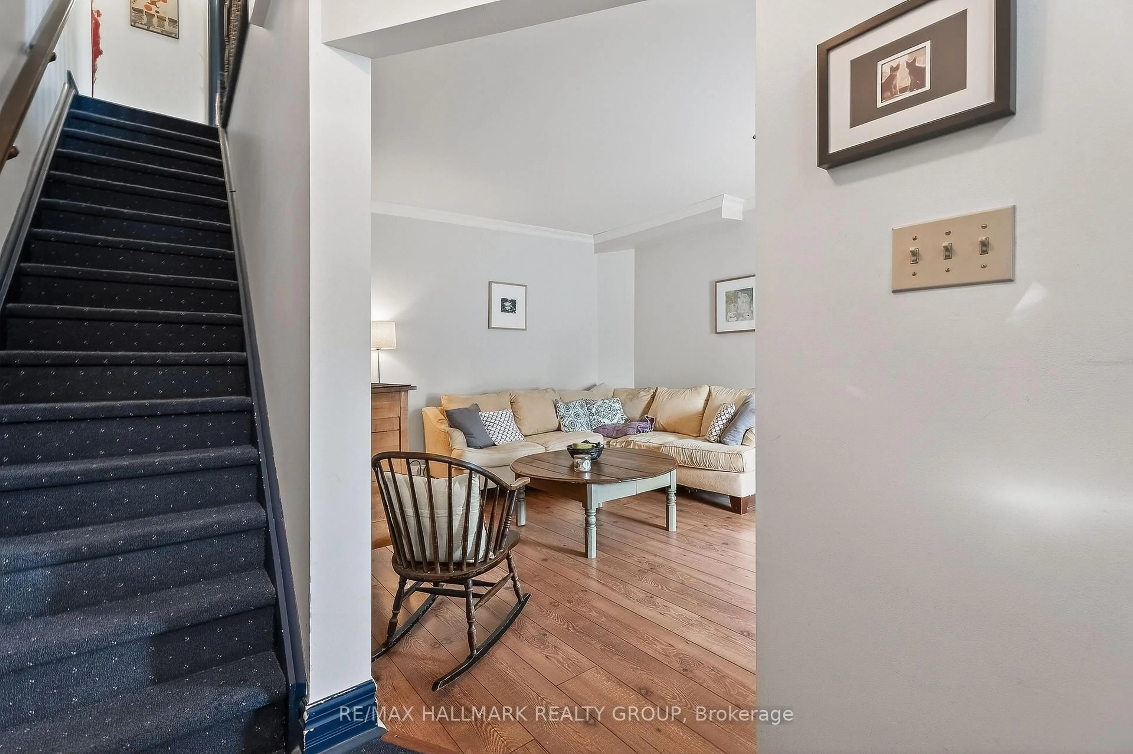 Living room with furniture, unknown for 77 King George St, Ottawa Ontario K1K 1V4