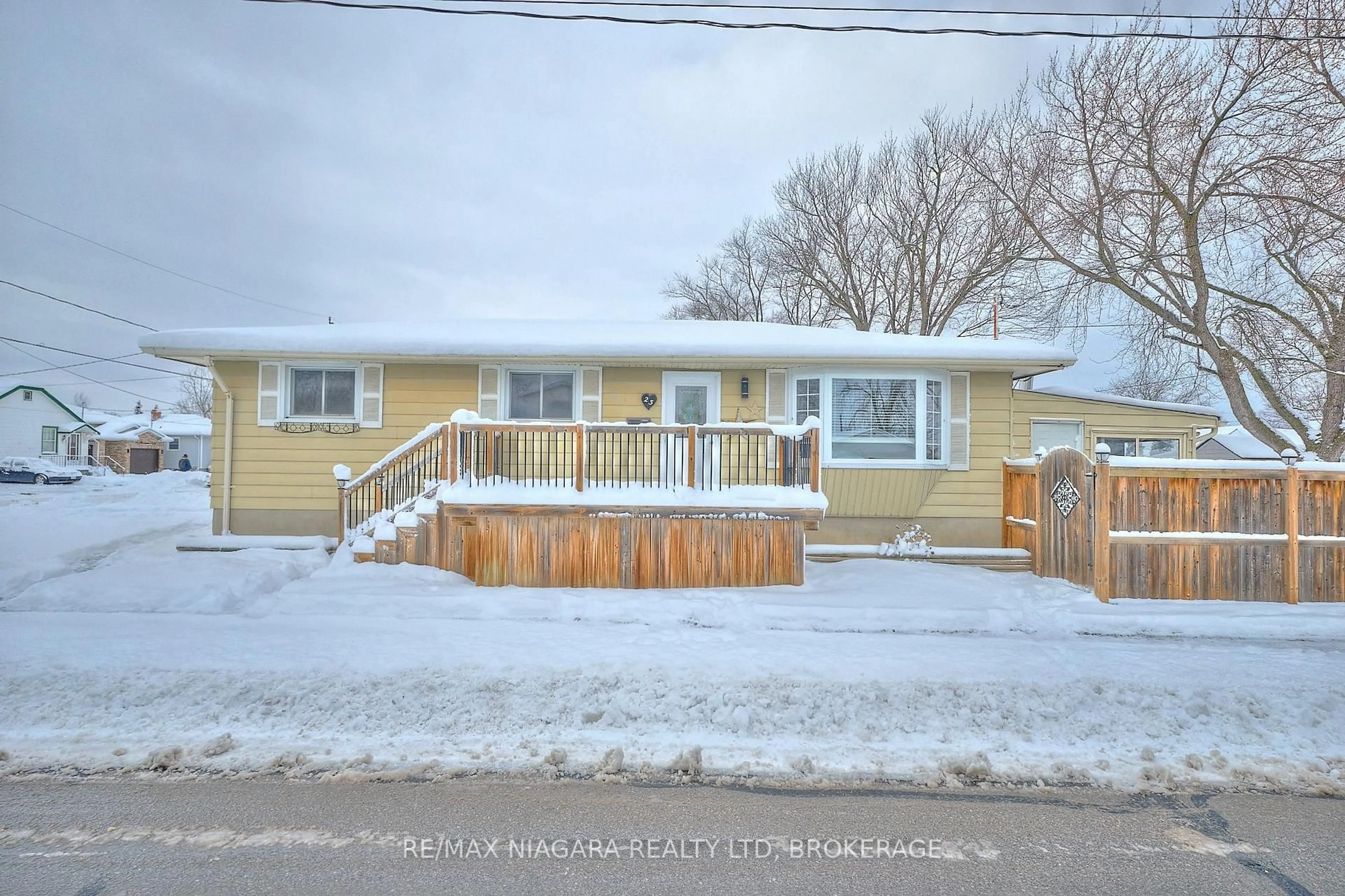 A pic from outside/outdoor area/front of a property/back of a property/a pic from drone, street for 23 Alexandra Blvd, St. Catharines Ontario L2P 1J6