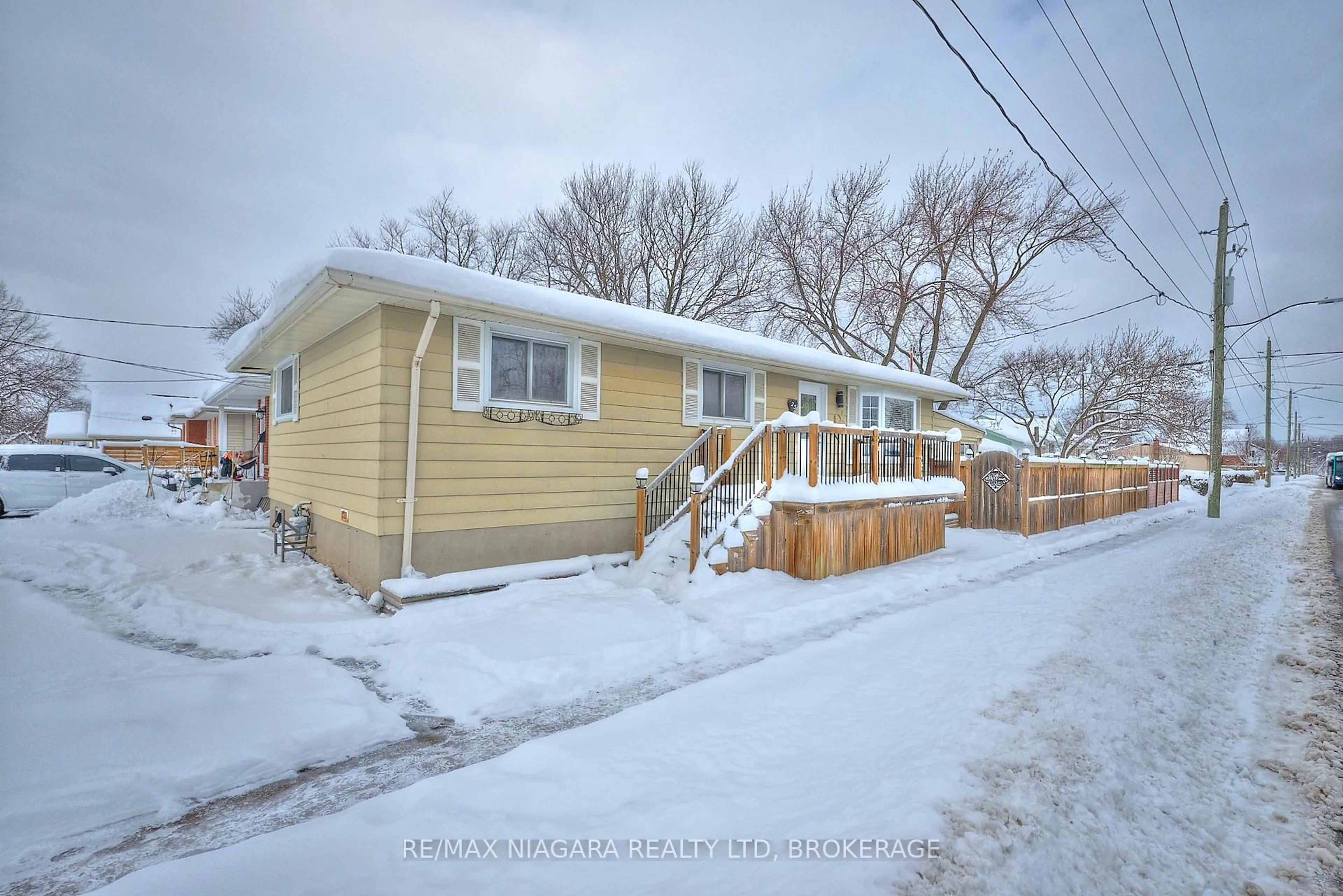 Unknown for 23 Alexandra Blvd, St. Catharines Ontario L2P 1J6