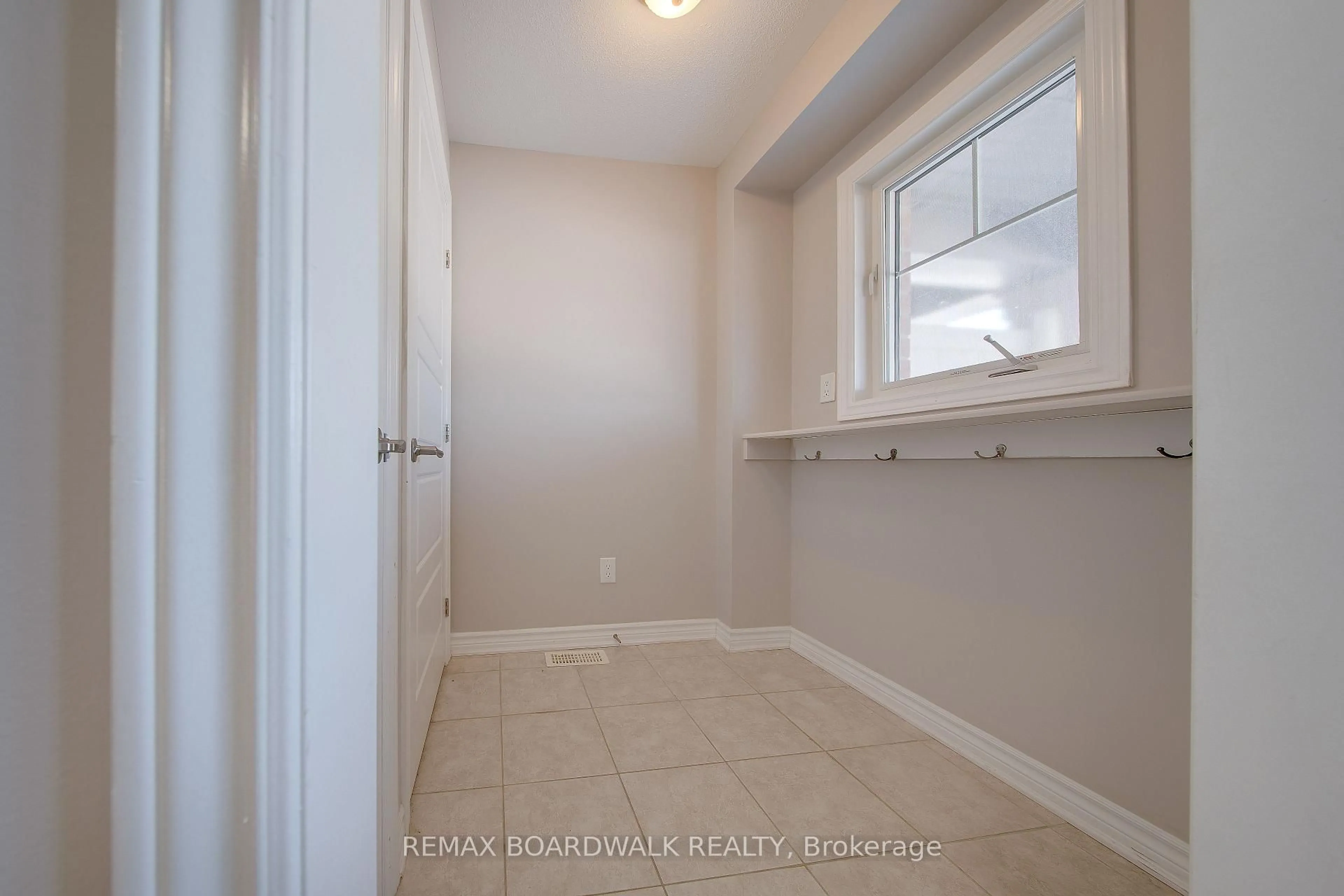 Storage room or clothes room or walk-in closet for 132 Conifer Creek Circ, Ottawa Ontario K2M 0M2