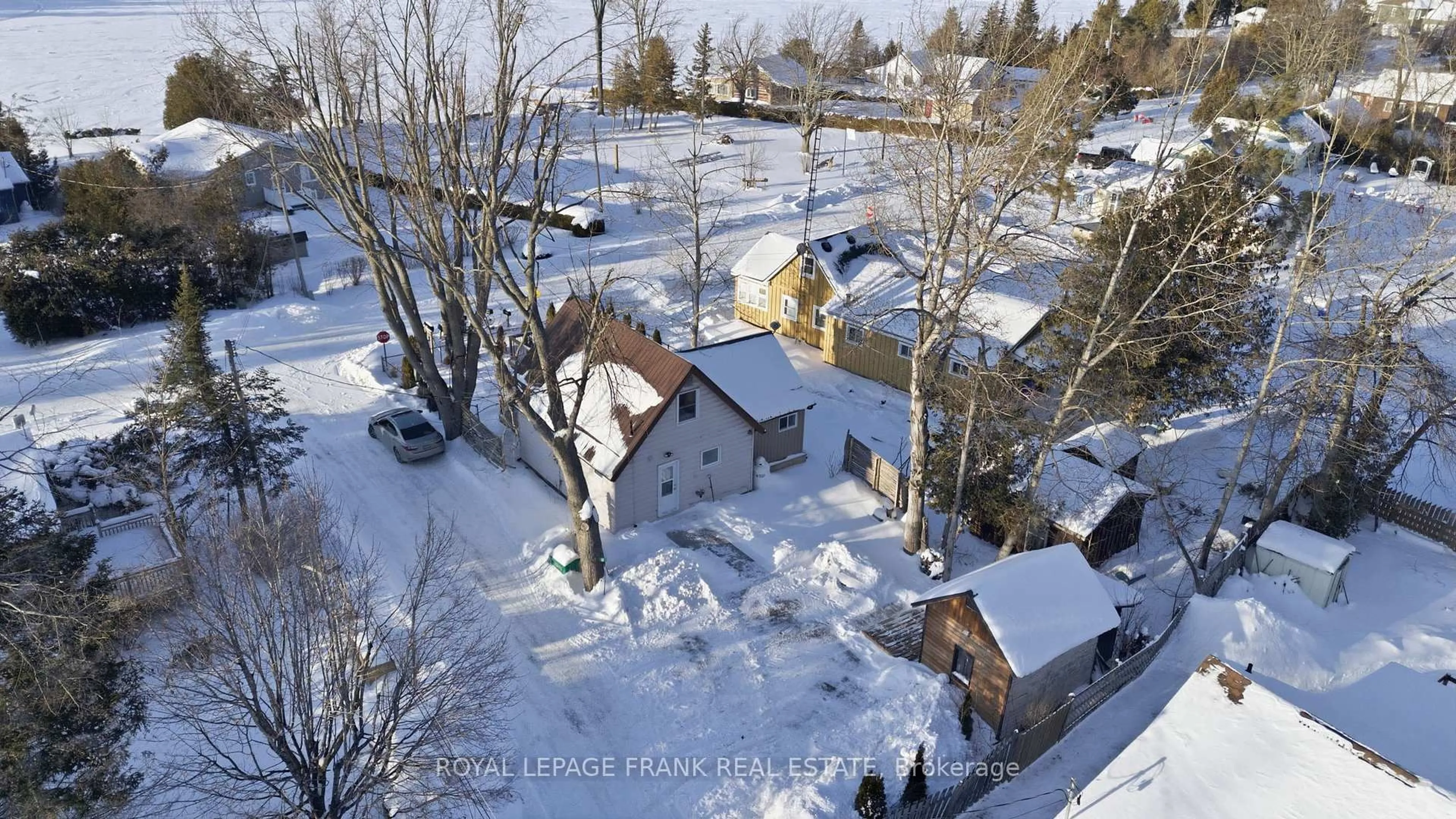 A pic from outside/outdoor area/front of a property/back of a property/a pic from drone, street for 10 Elk St, Kawartha Lakes Ontario K0M 1L0