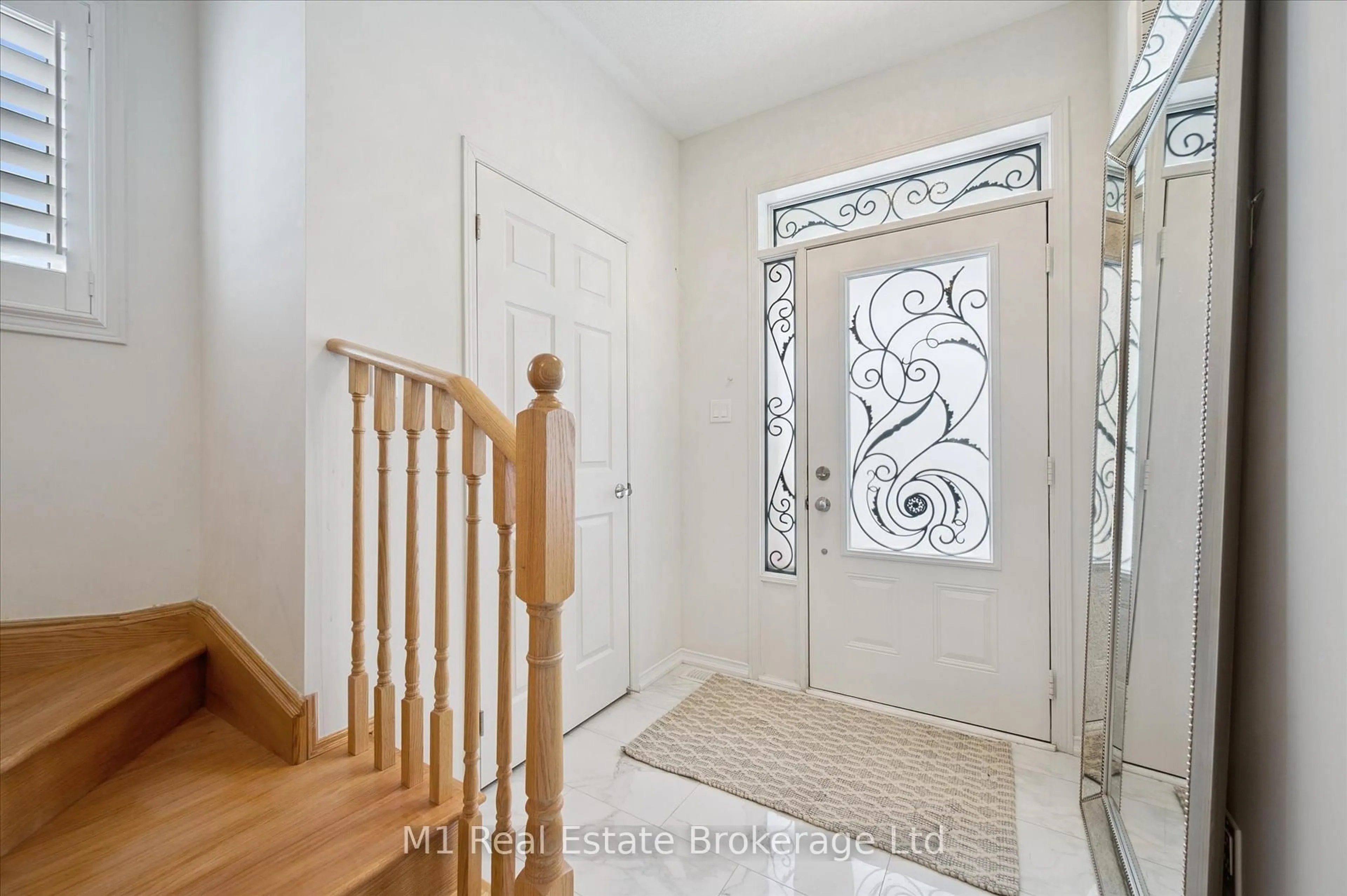 Indoor entryway for 45 Elliot Ave #1, Centre Wellington Ontario N1M 0H6