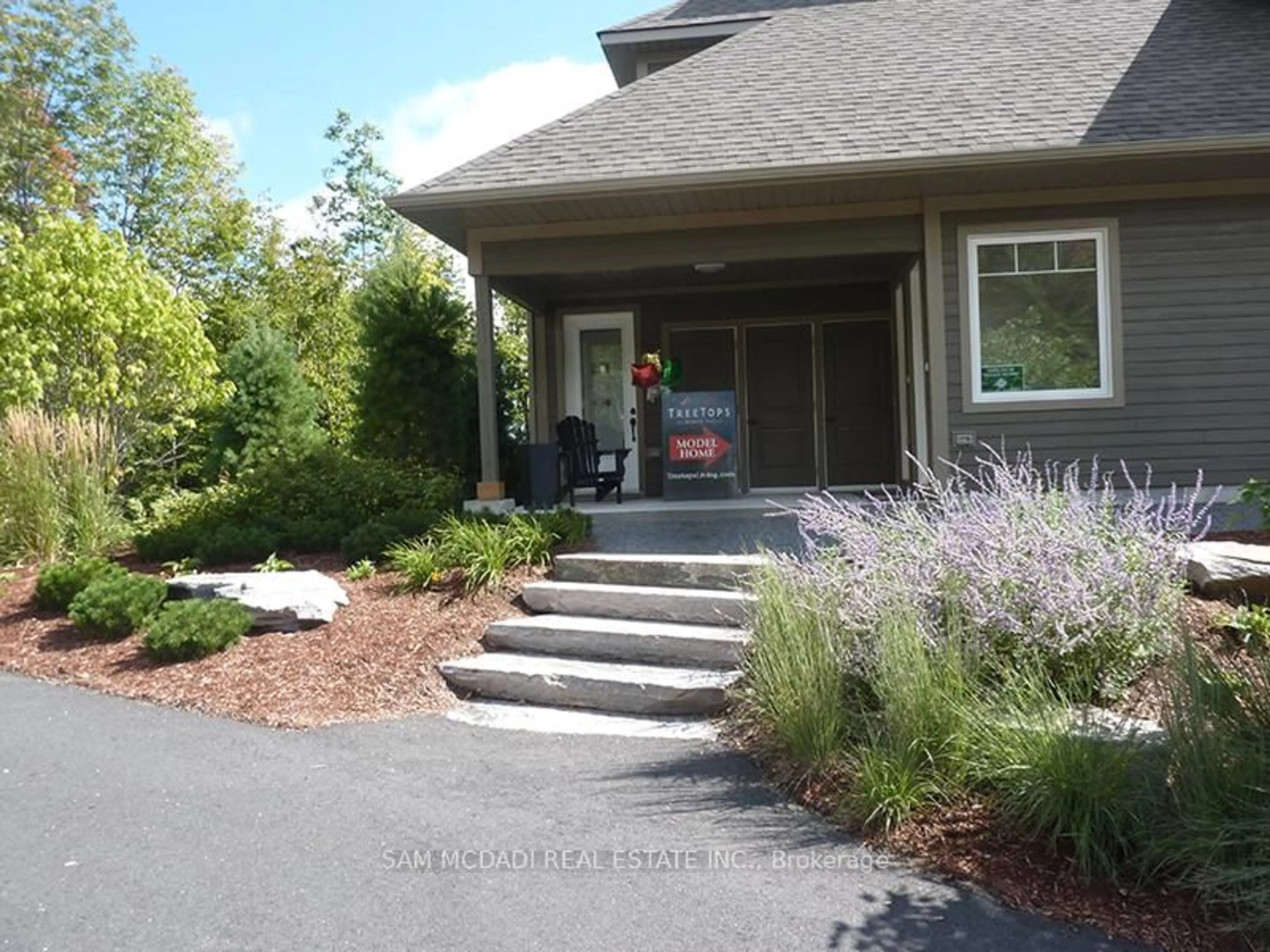 Indoor entryway for 2 Tree Tops Lane #102, Huntsville Ontario P1H 0B8