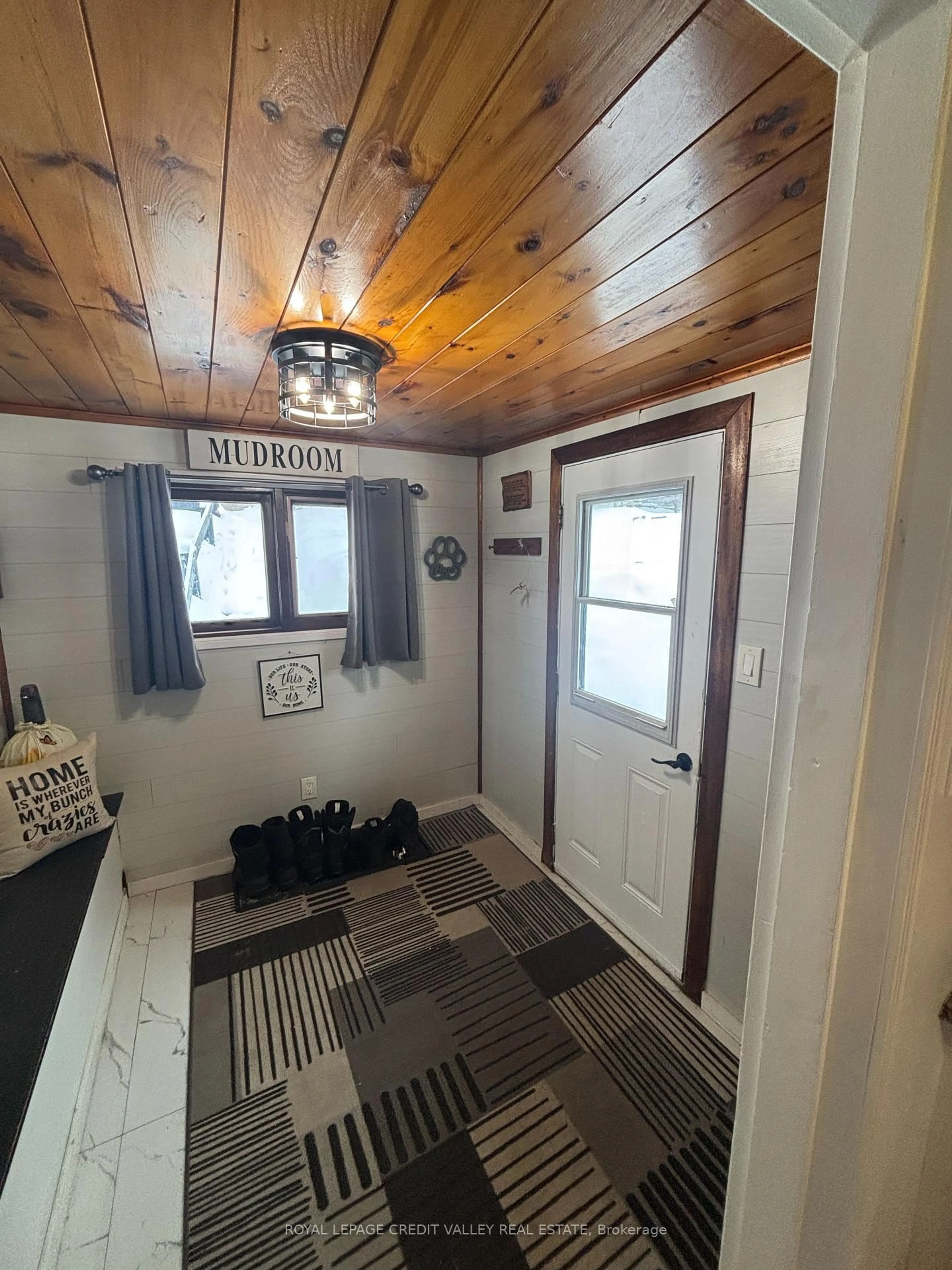 Indoor entryway for 992 South Baptiste Lake Rd, Bancroft Ontario K0L 1C0